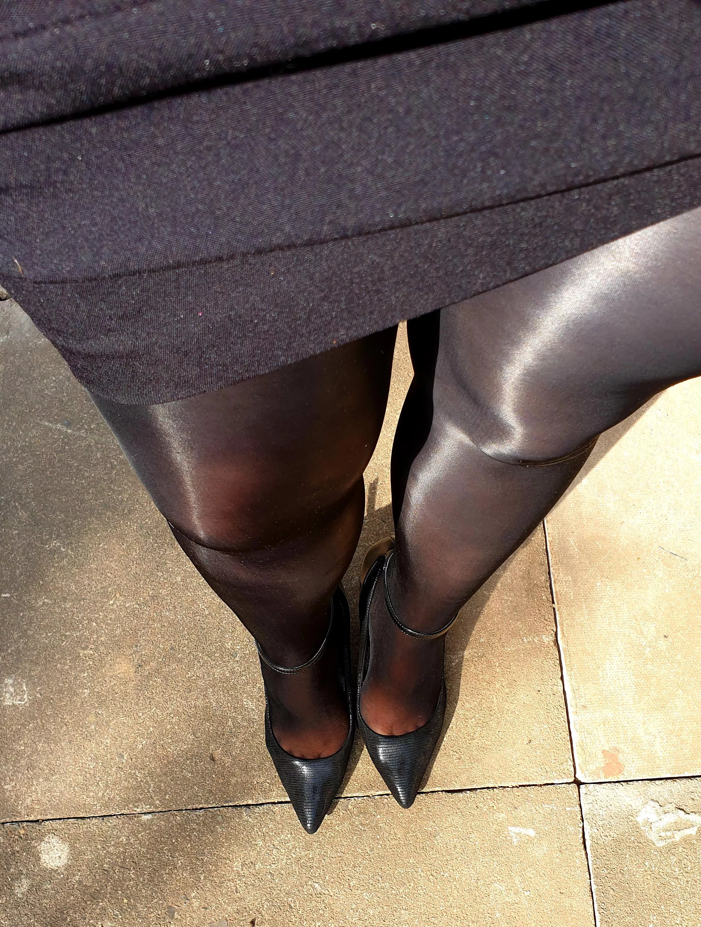 Do you like my high-shine pantyhose? X