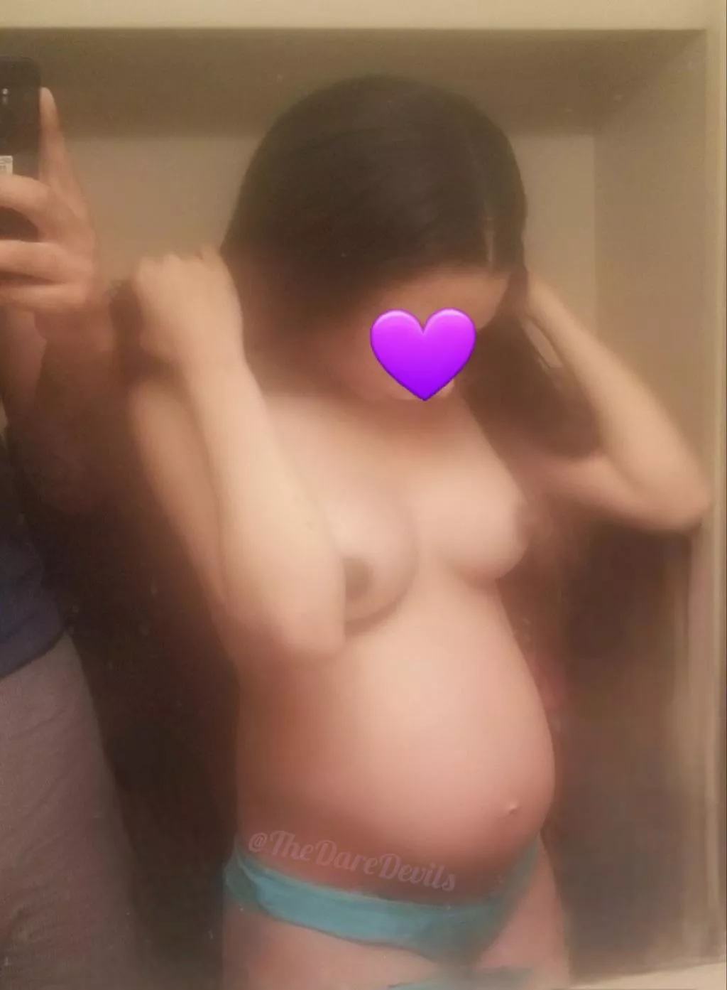 Do you like my pregnant belly? I was so small😘