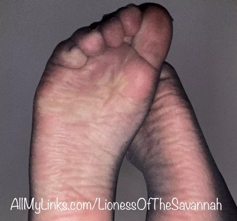 Do you like my soles in nylon socks? 😋