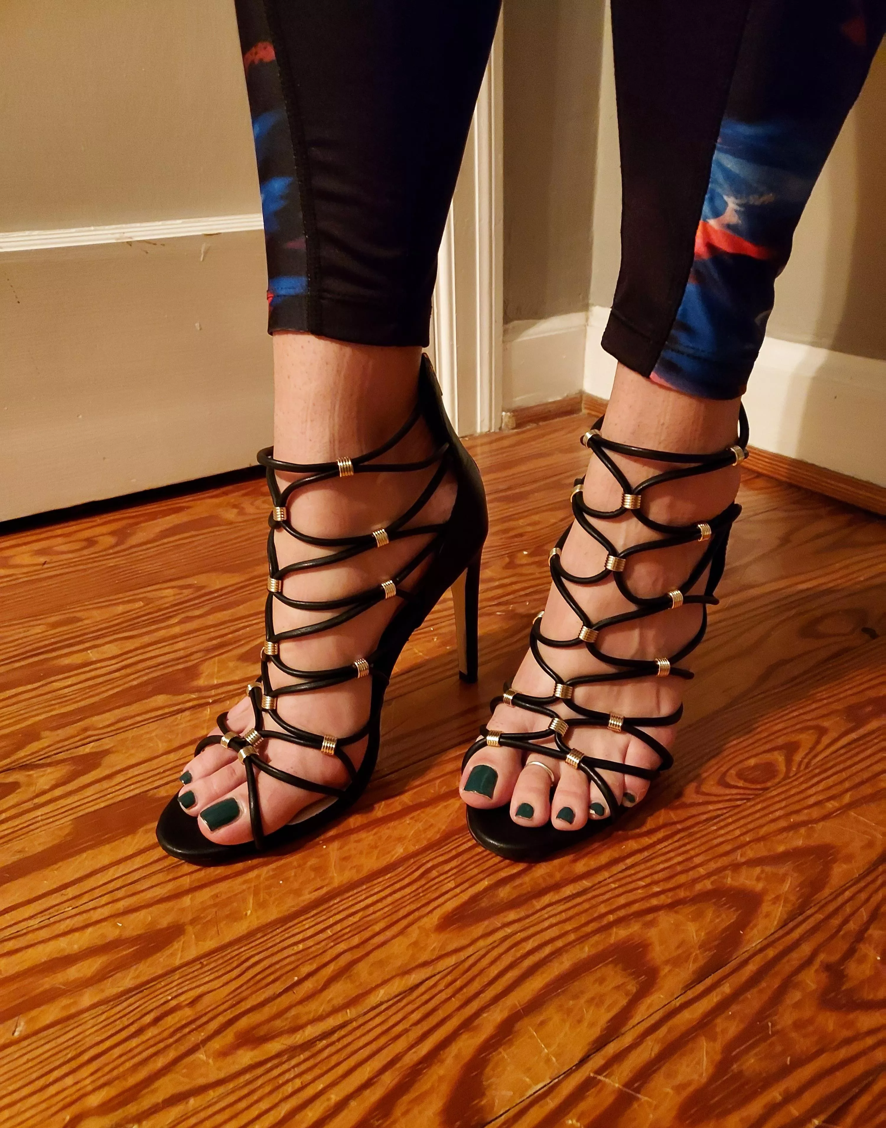 Do you like my strappy stilettos? ☺️