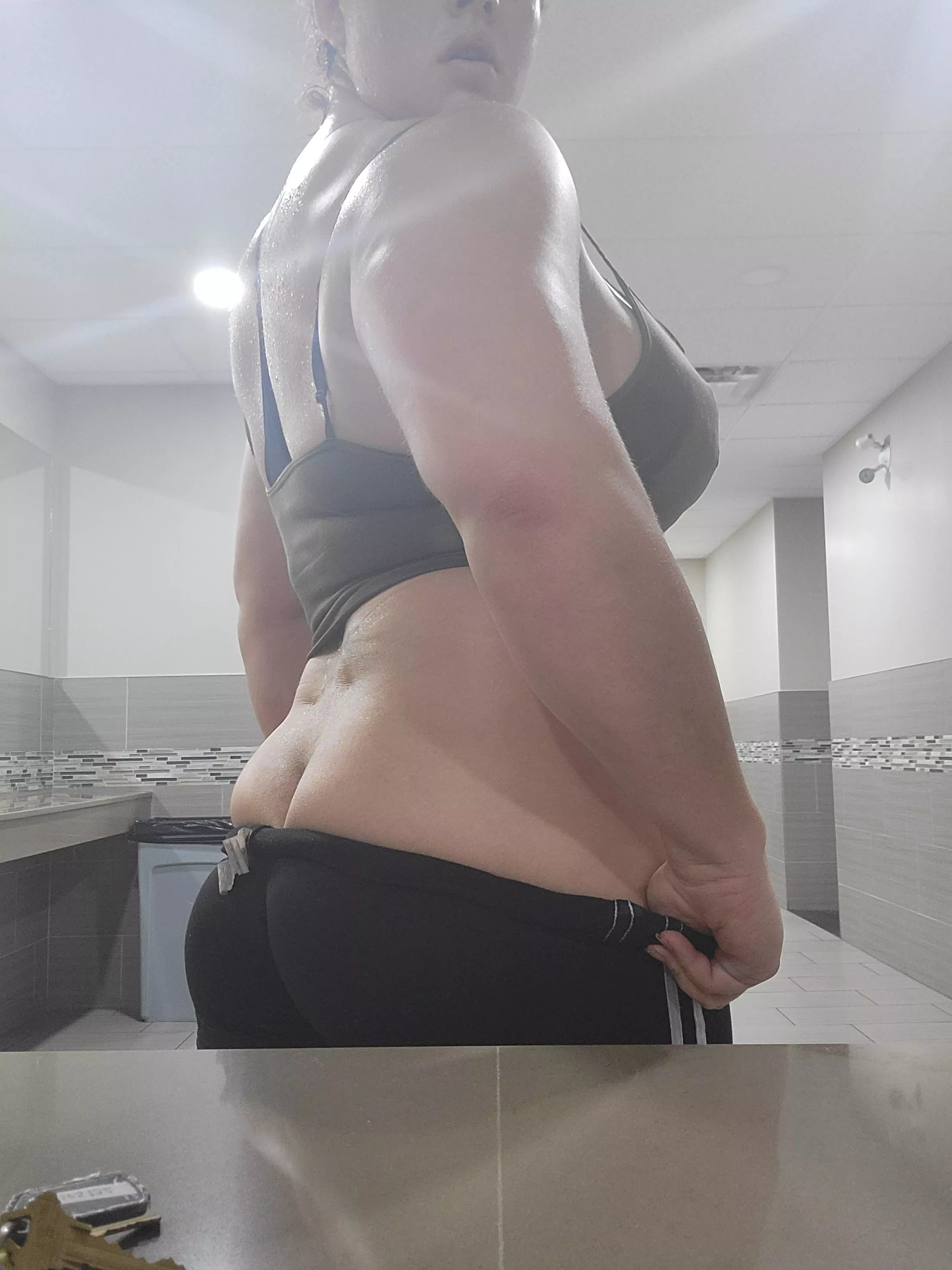 Do you like my sweaty gym selfies??