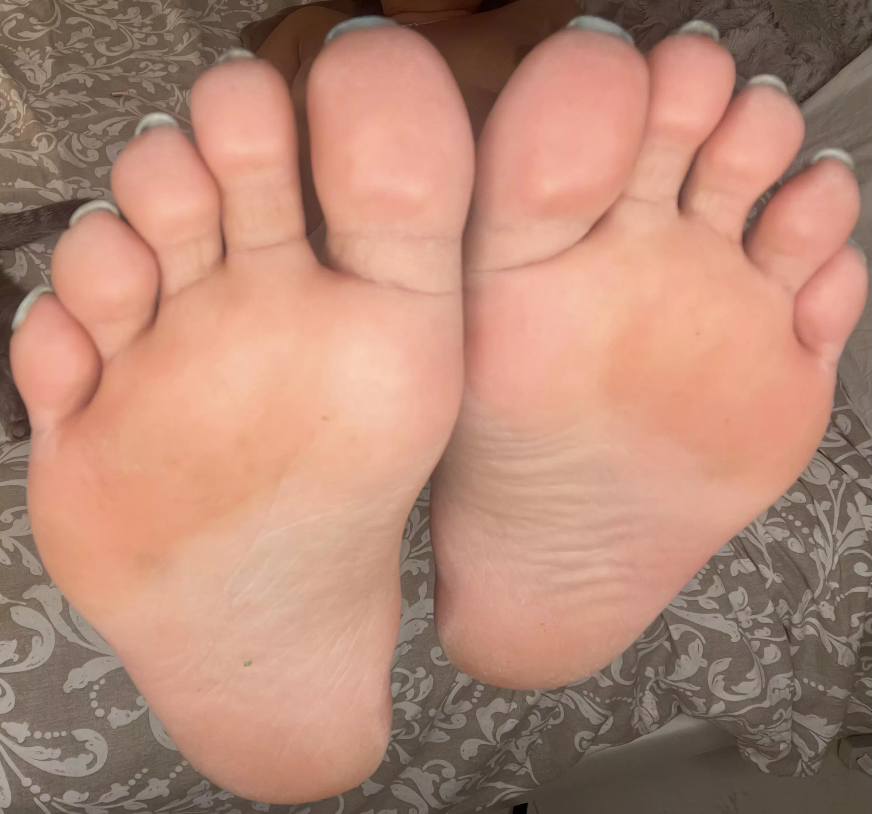 Do you like my toes? 🥰