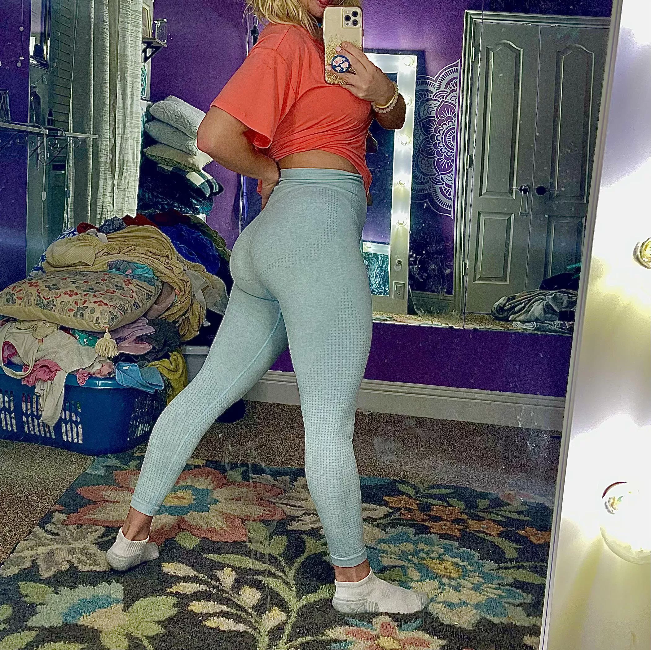 Do you like my yoga pants?!