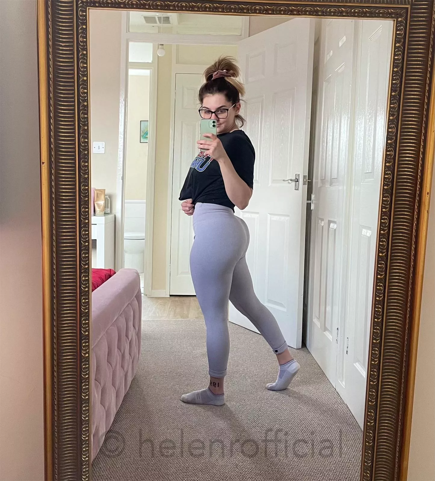 Do you like the colour of my leggings? ðŸ¥º