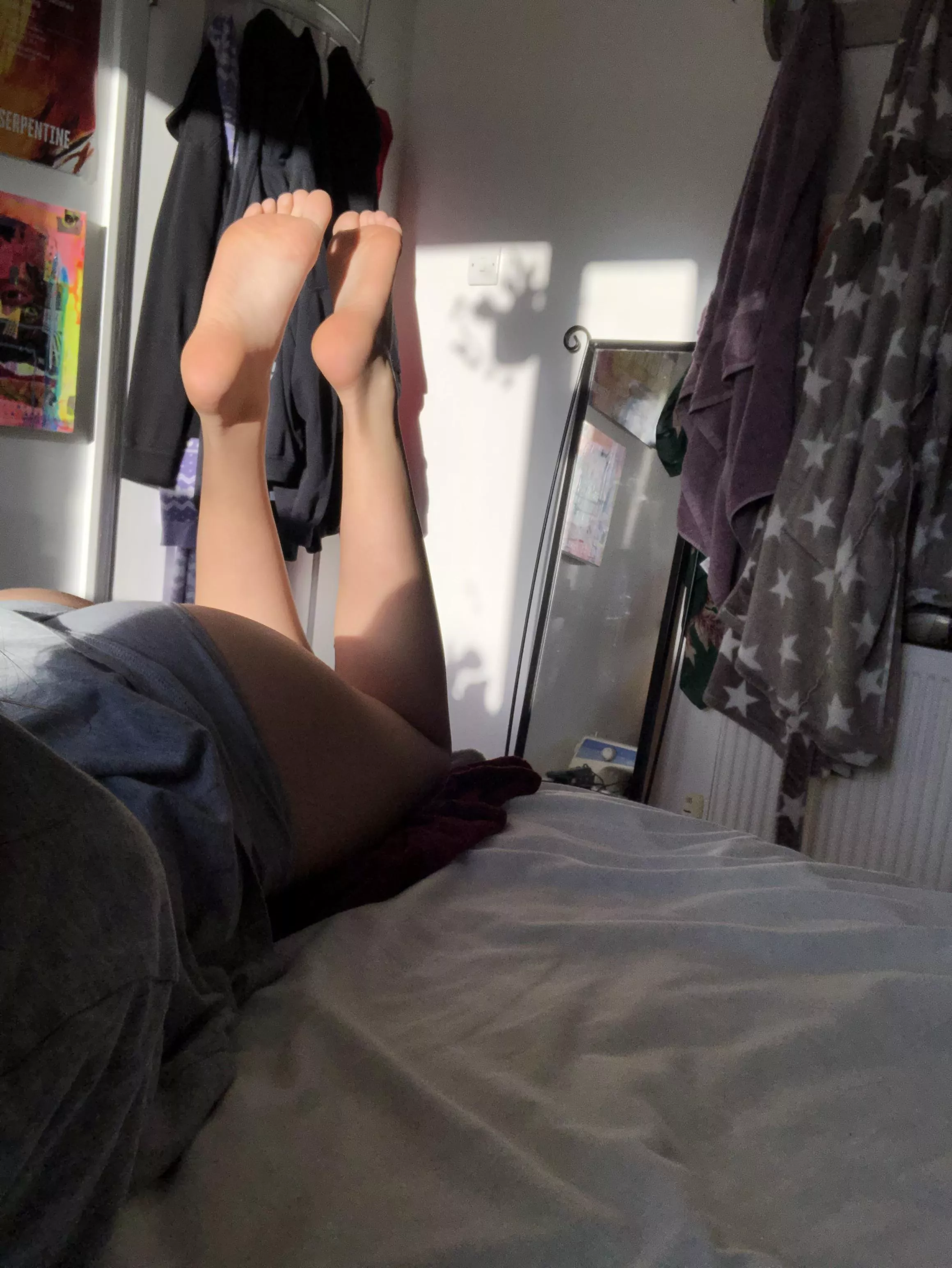 Do you like the way the sun illuminates my soles?â˜€ï¸