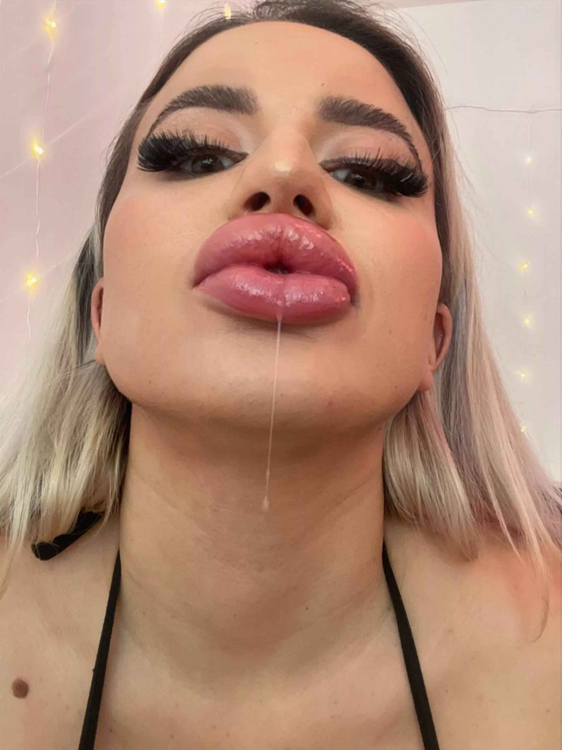 Do you like these big juicy lips ? ðŸ˜ˆ