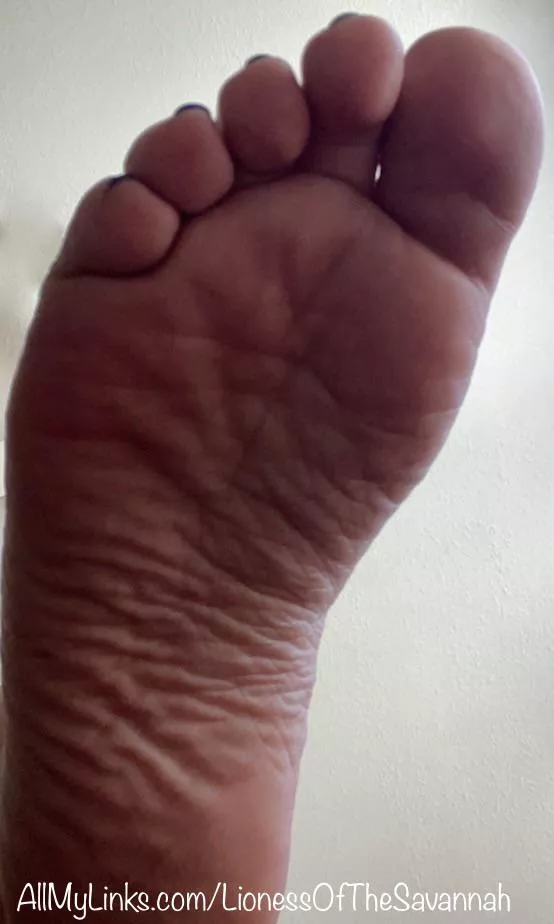 Do you like this closeup of my sole? 😋