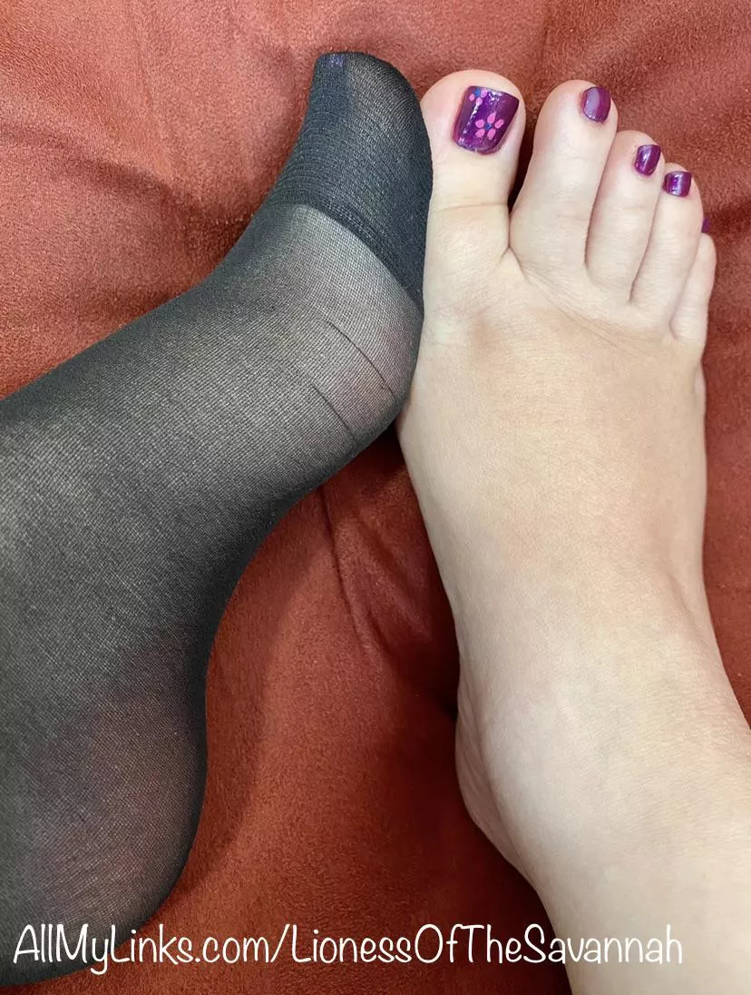 Do you prefer my Nylon socks or my Fresh Pedi?! 😋