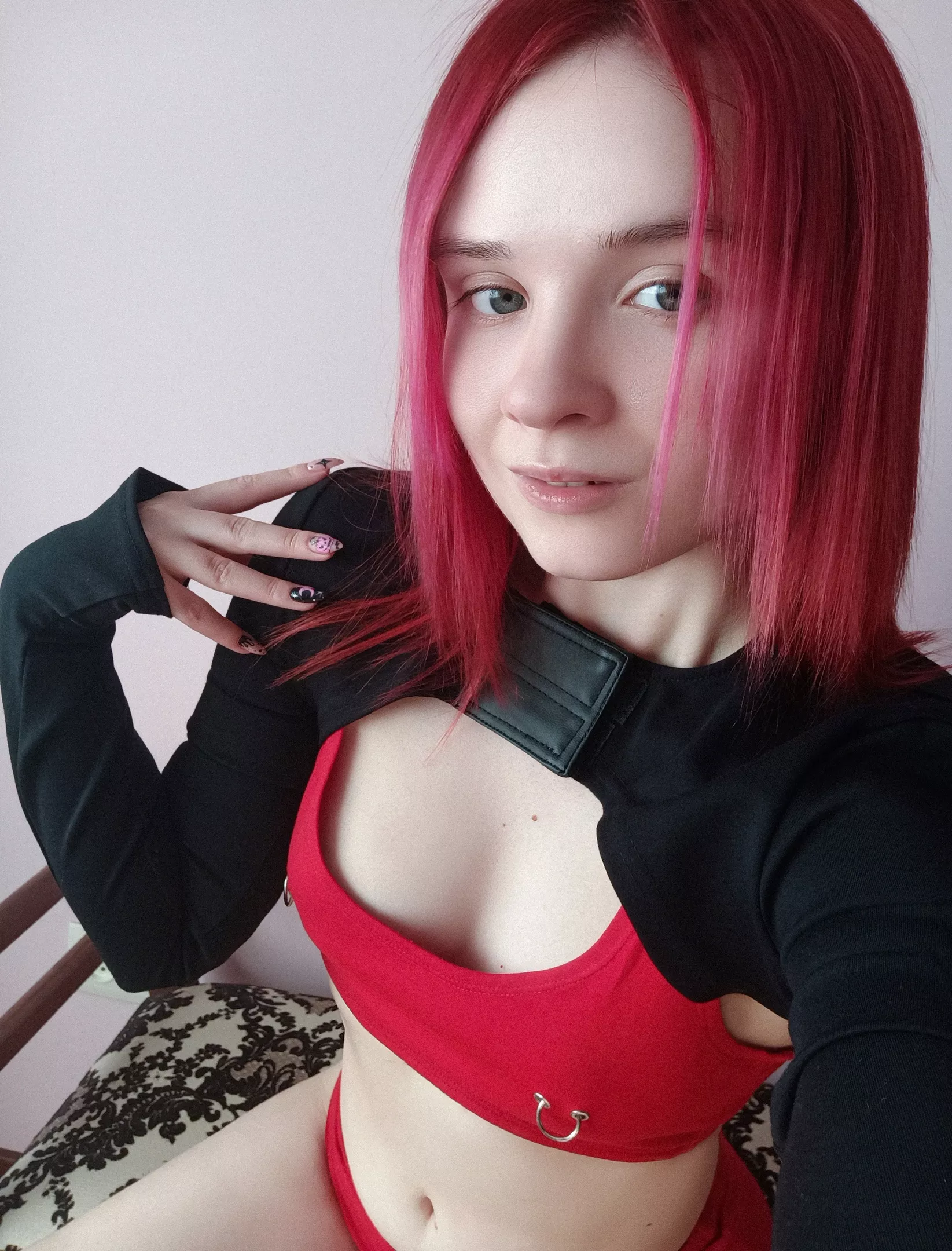 Do you think, my hair is pink or red? 🖤