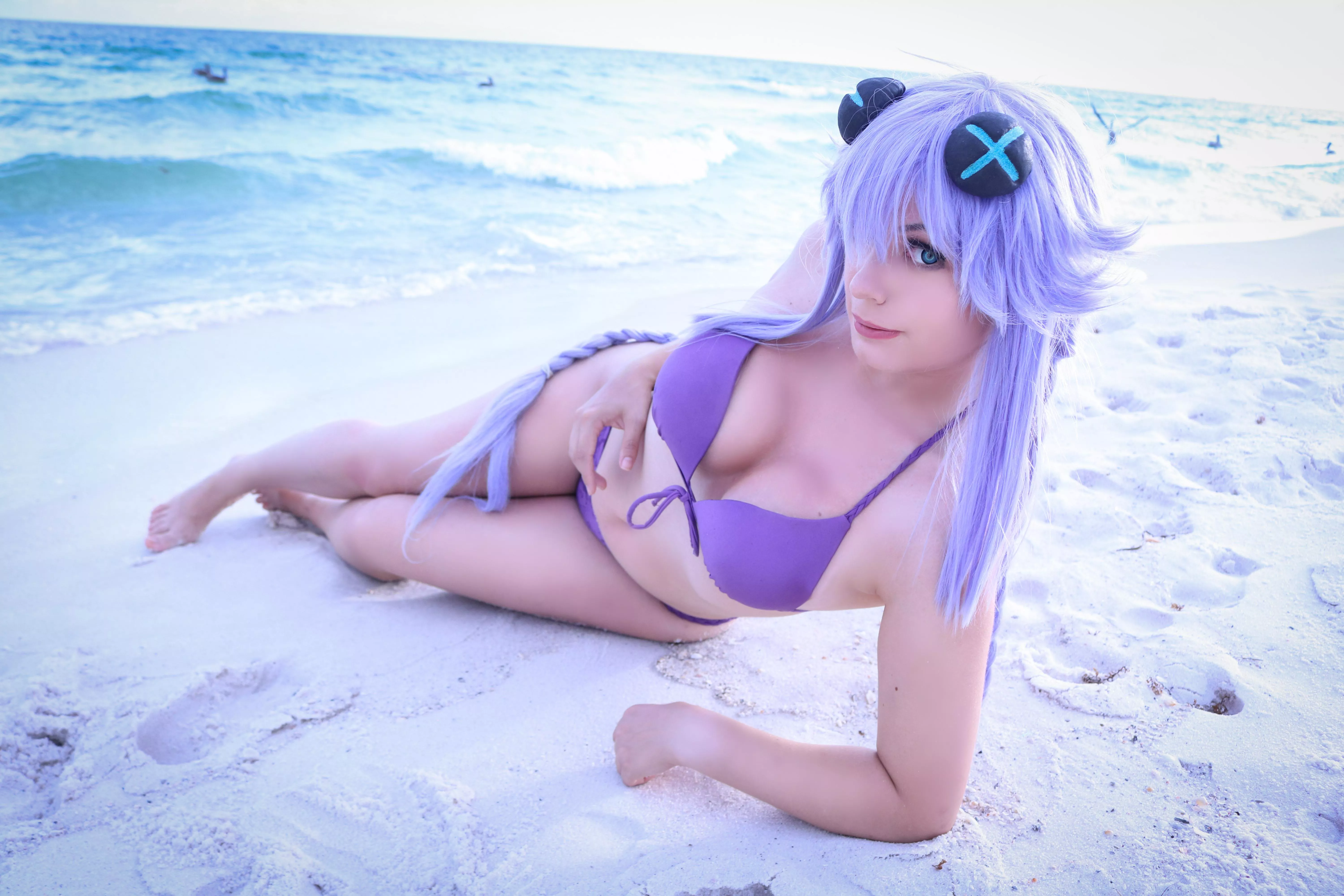 Do you wanna enjoy the beach with Purple Heart? (By Lysande)