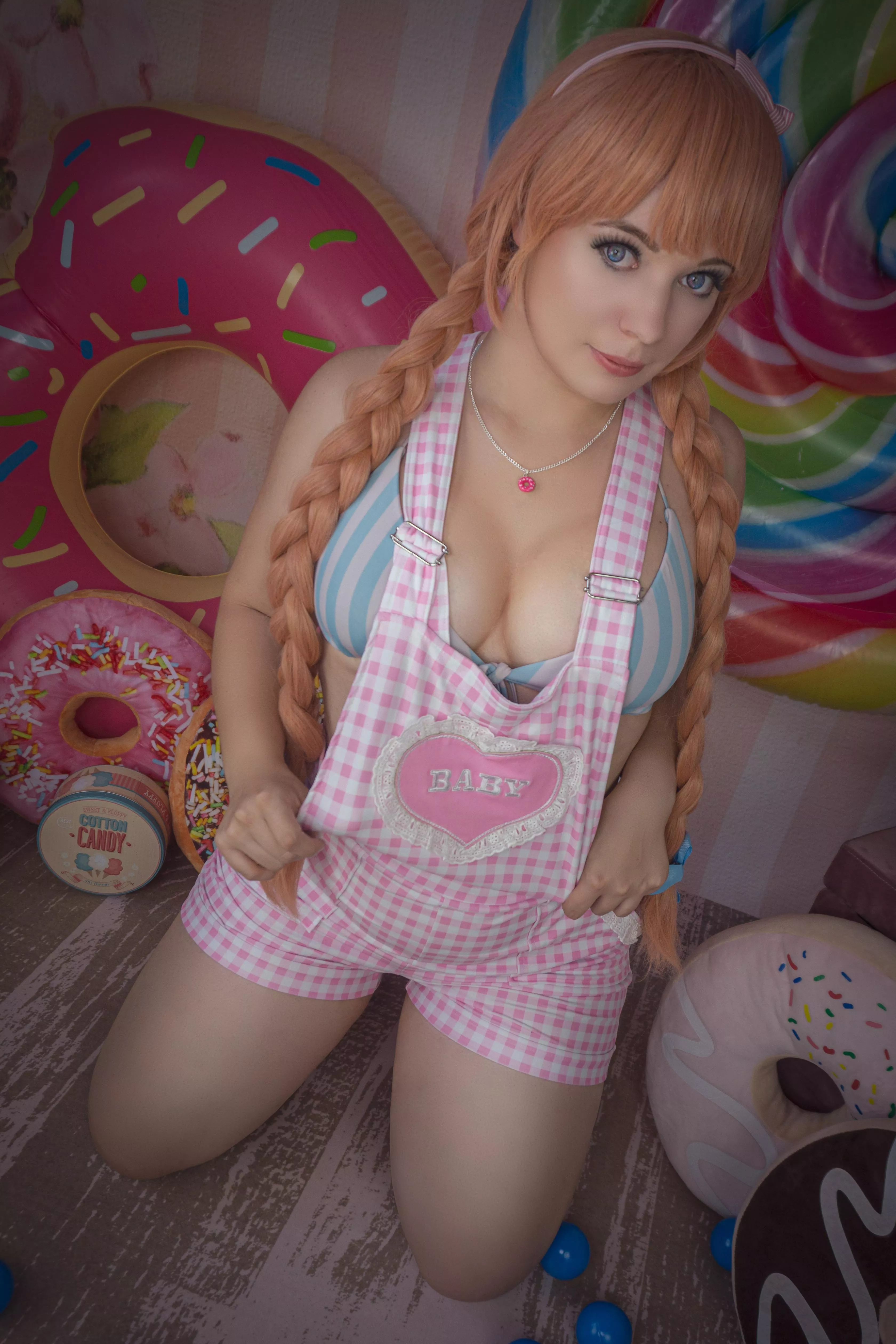 Do you want to make some donuts with her? (By Lysande)