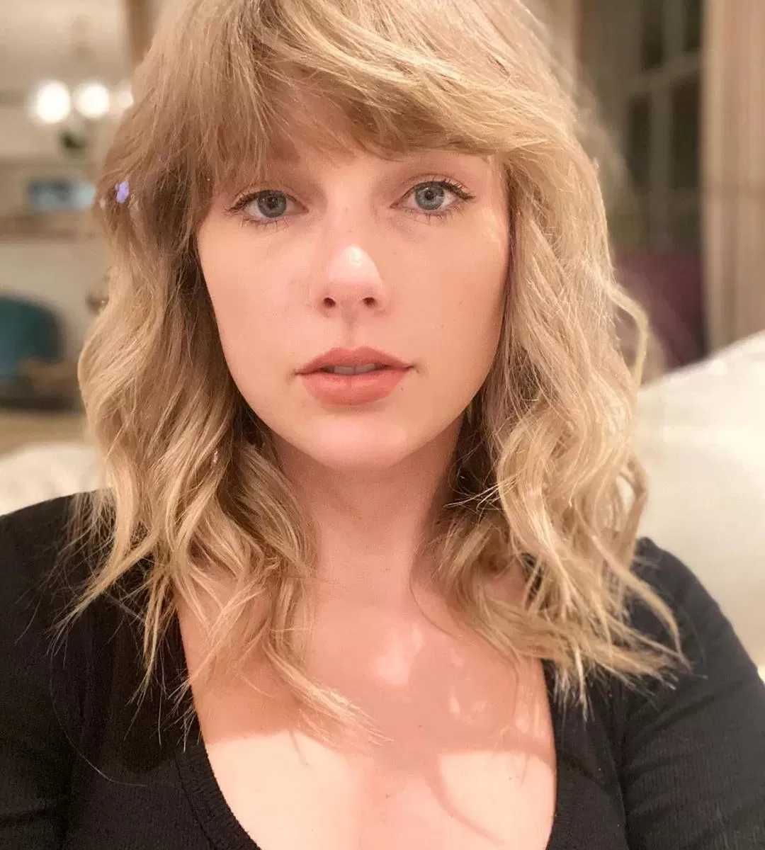 Does anyone fancy chatting about Taylor Swift and other girls with me?