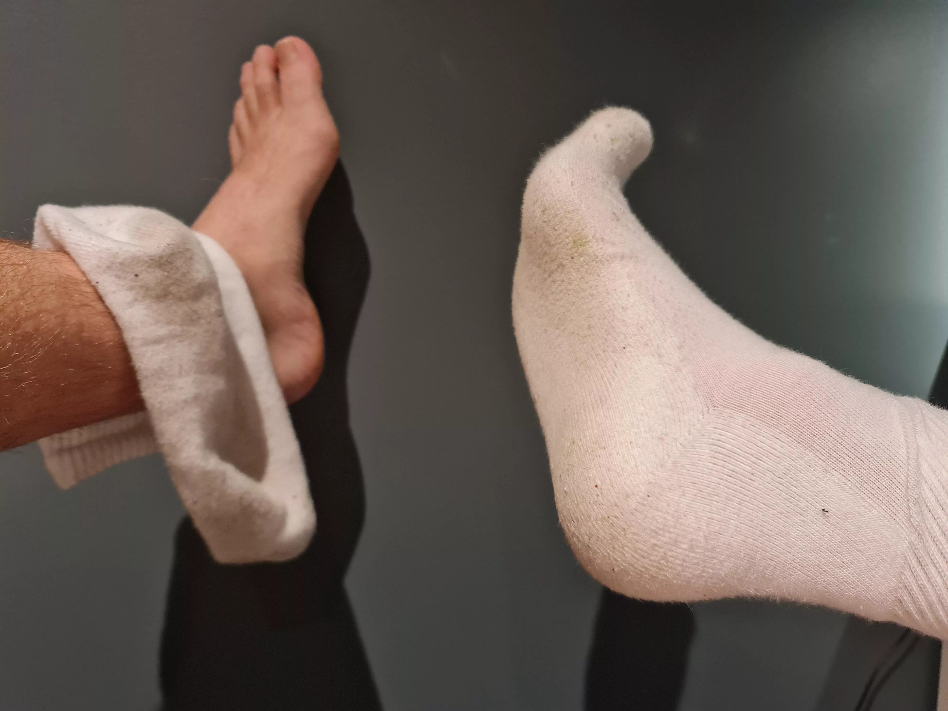 Does socks/feet get dirty or tasty?