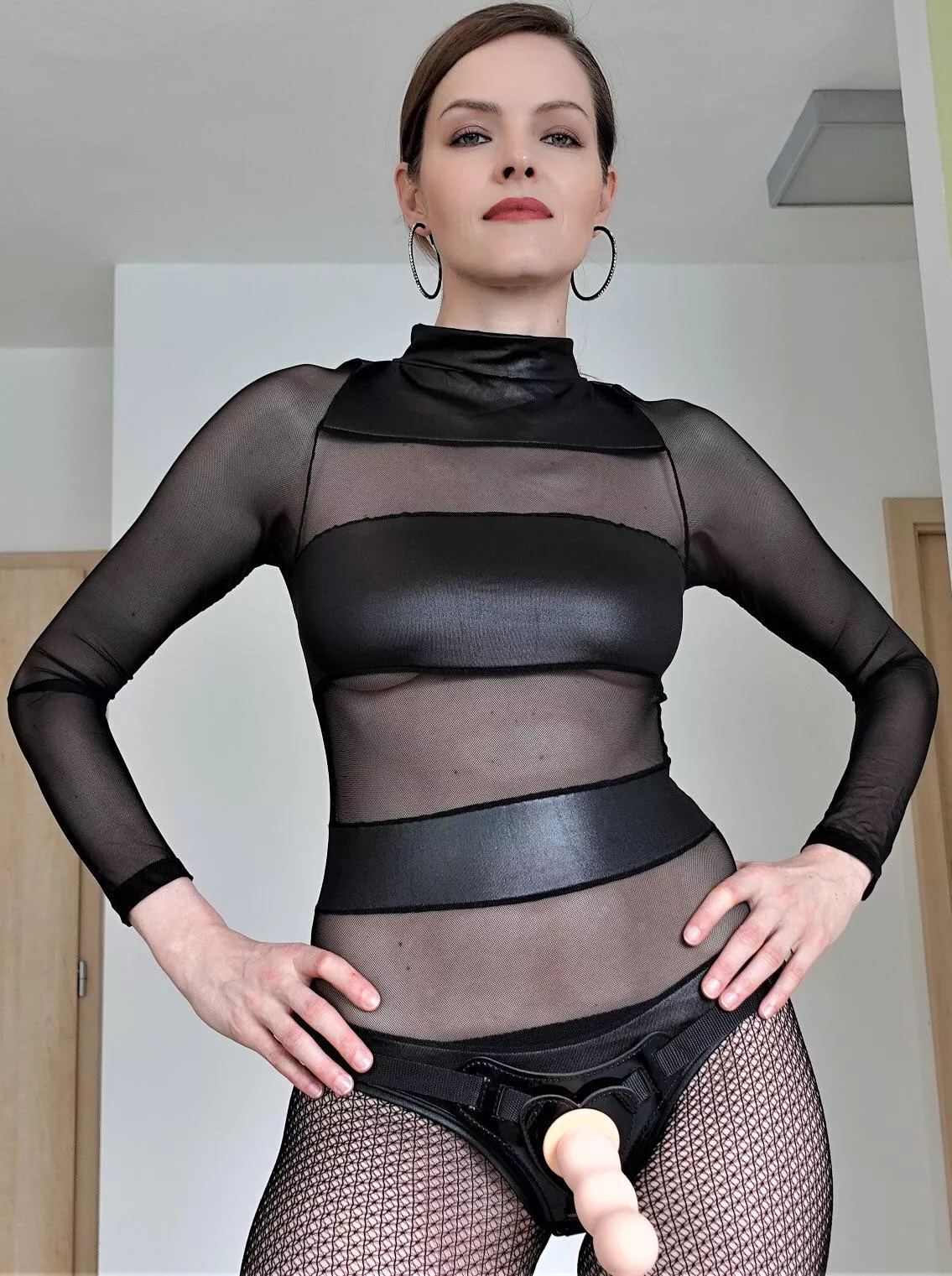 [domme] It’s time to your lesson. Come to me and kneel before your Mistress!