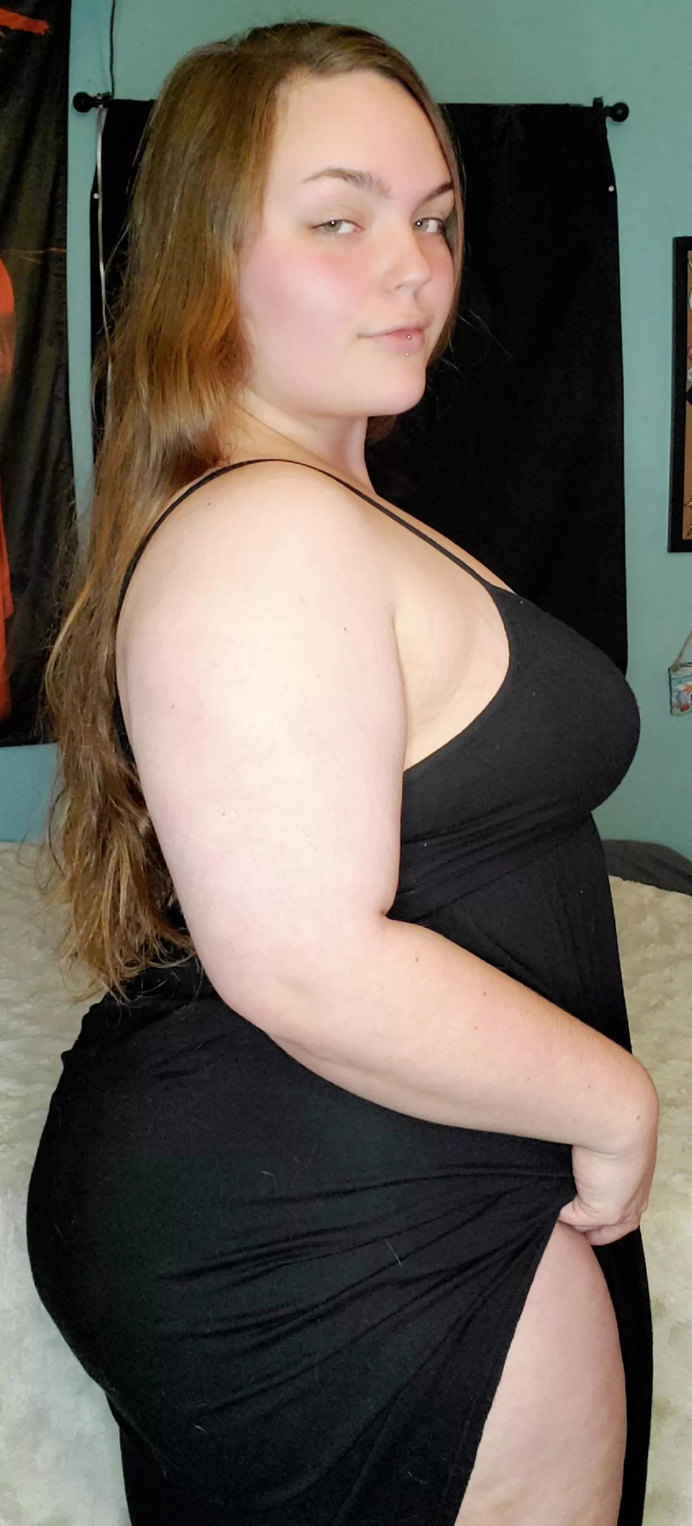 Don't ya just love a BBW in a little black dress? ðŸ¥°