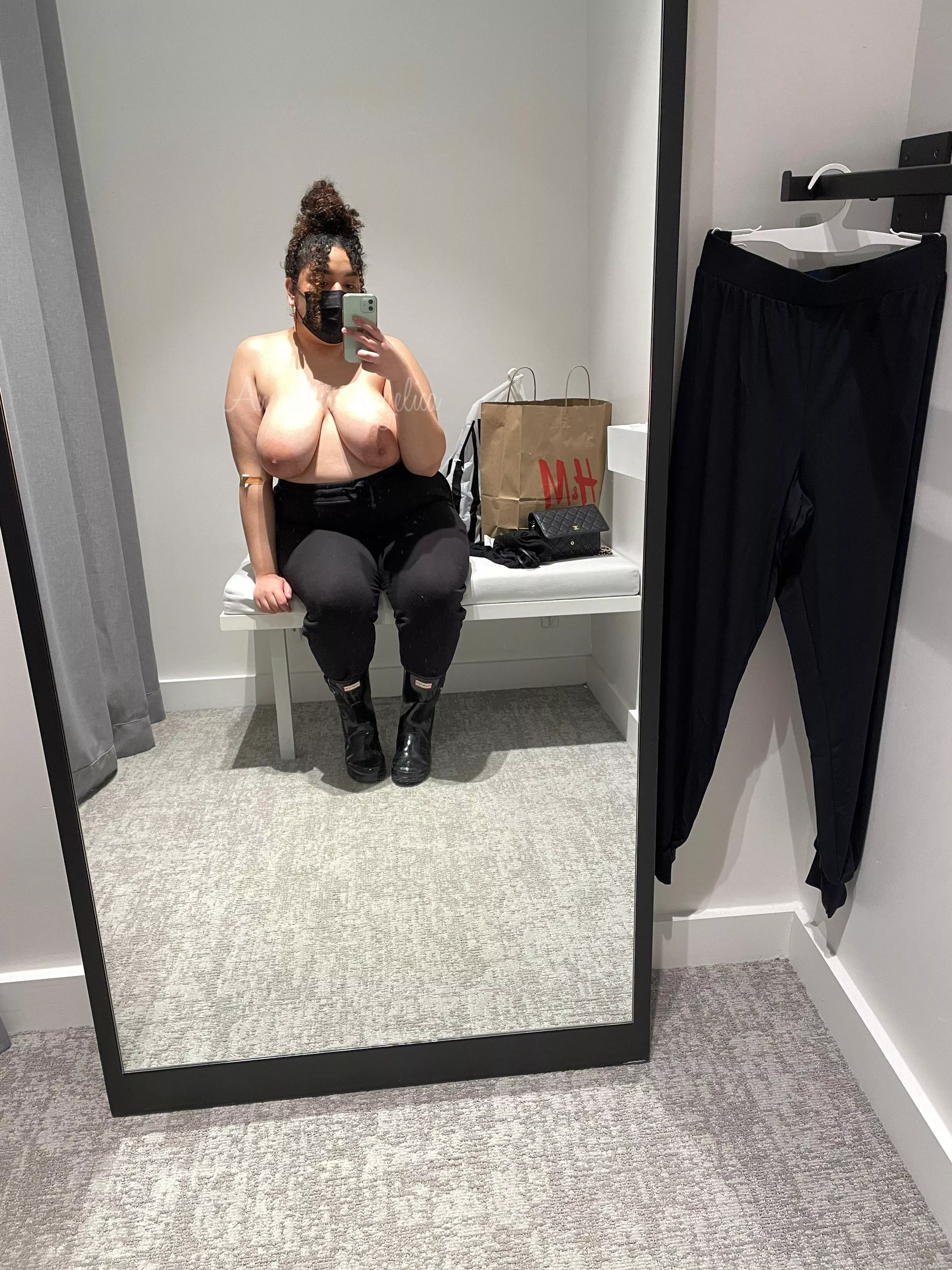 Dressing room flash 🥰