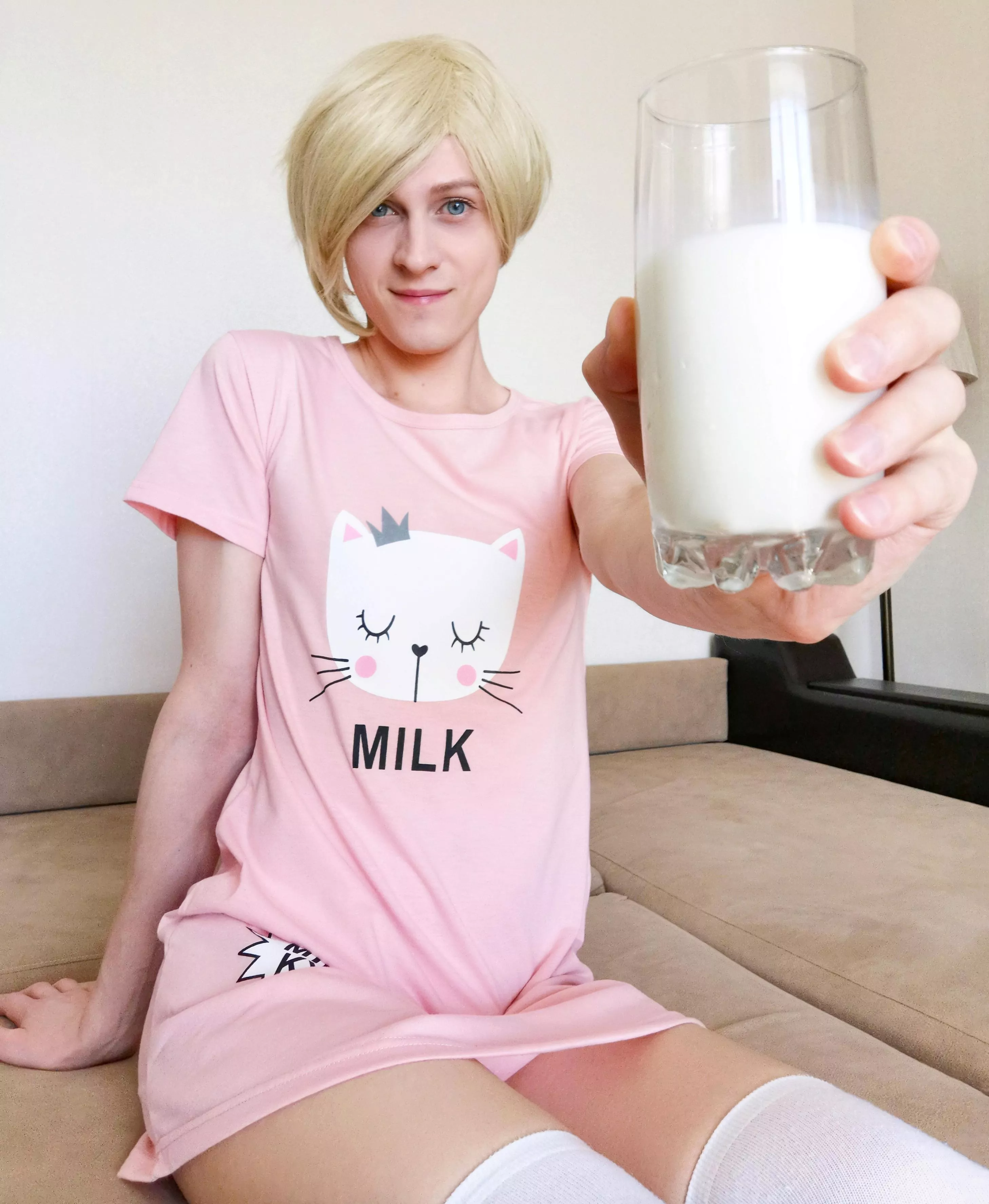 Drink milk! Milk is healthy 🥛