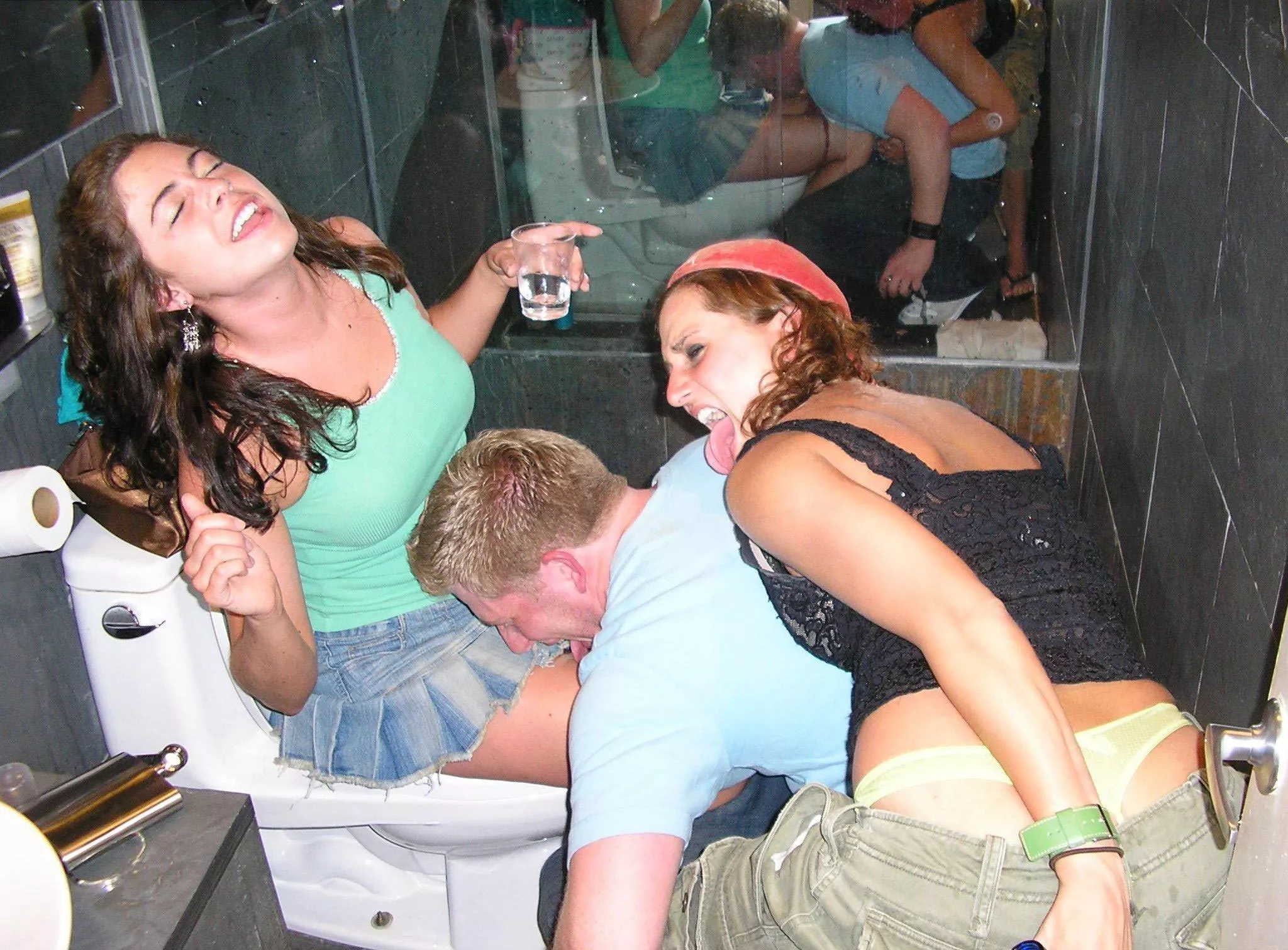 Drunk bitch getting her pussy ate while on the toilet pissing hard! Her friend their for support!