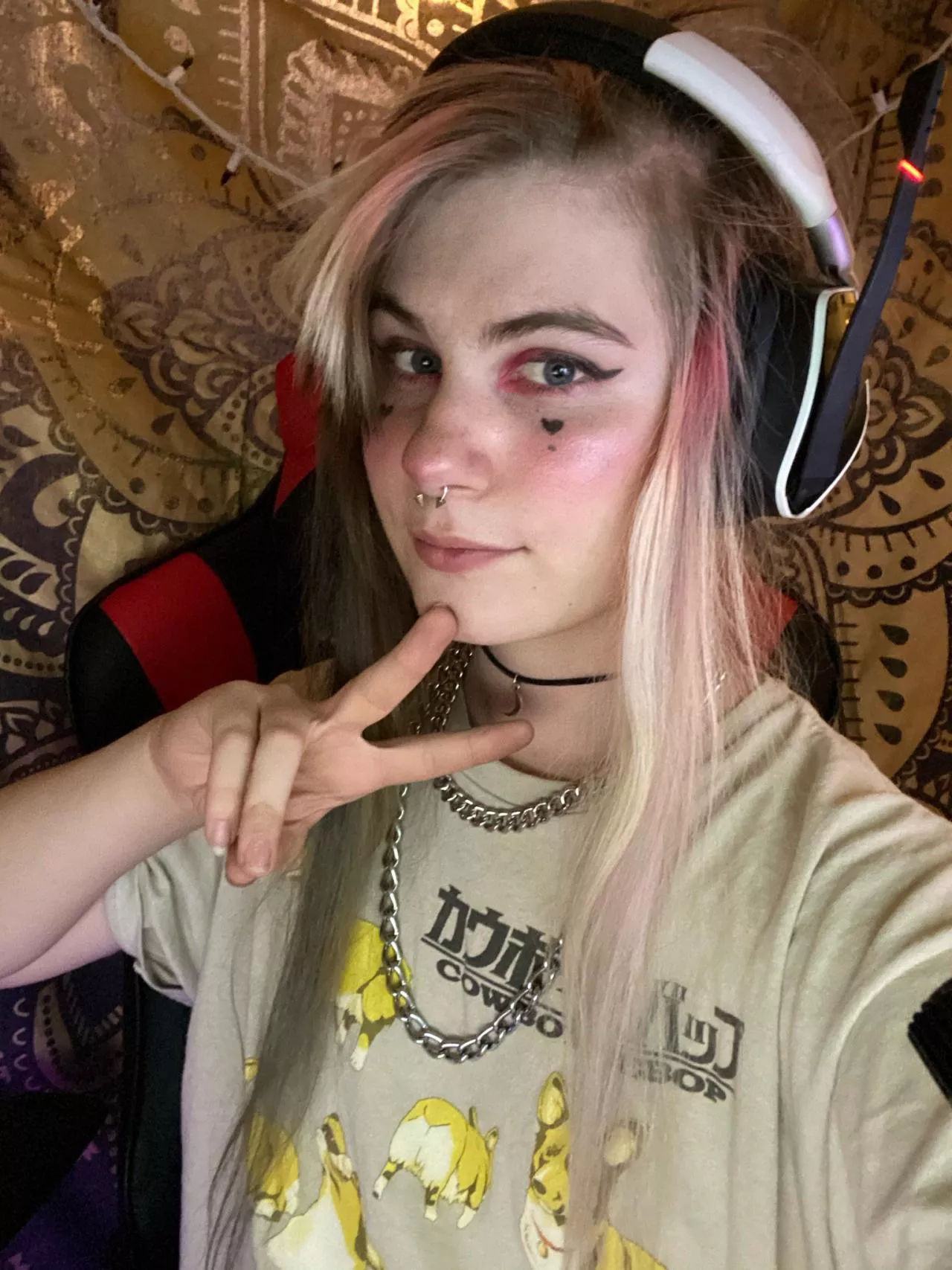 Dumb e-girl hour