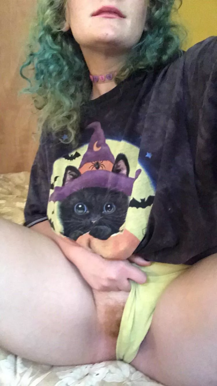 Dyed my hair green, but the pussy still 🔥