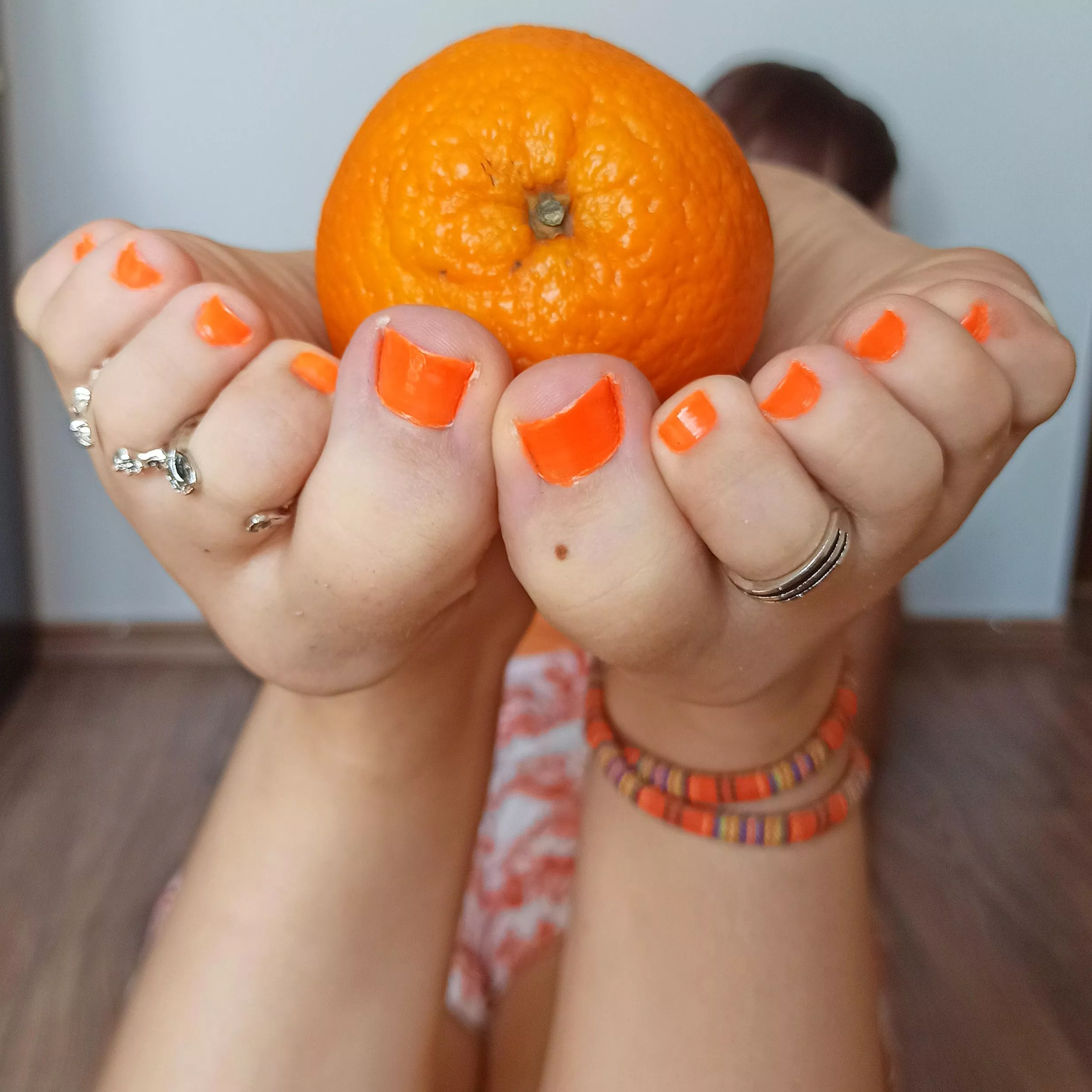 Eat from my feet. ðŸŠ