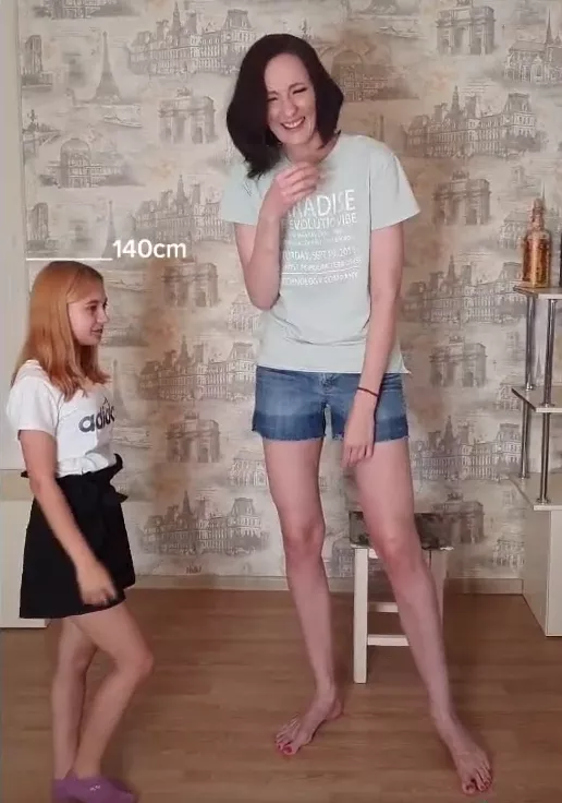 Ekaterina Lisina laughs about the height of another girl (No heels)