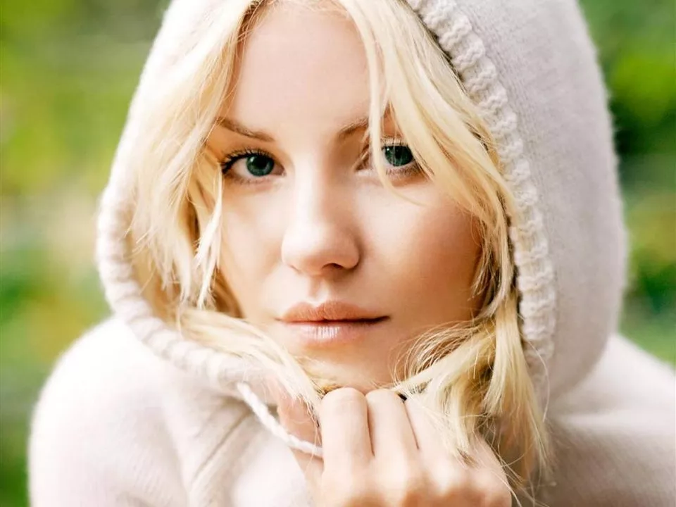 Elisha Cuthbert