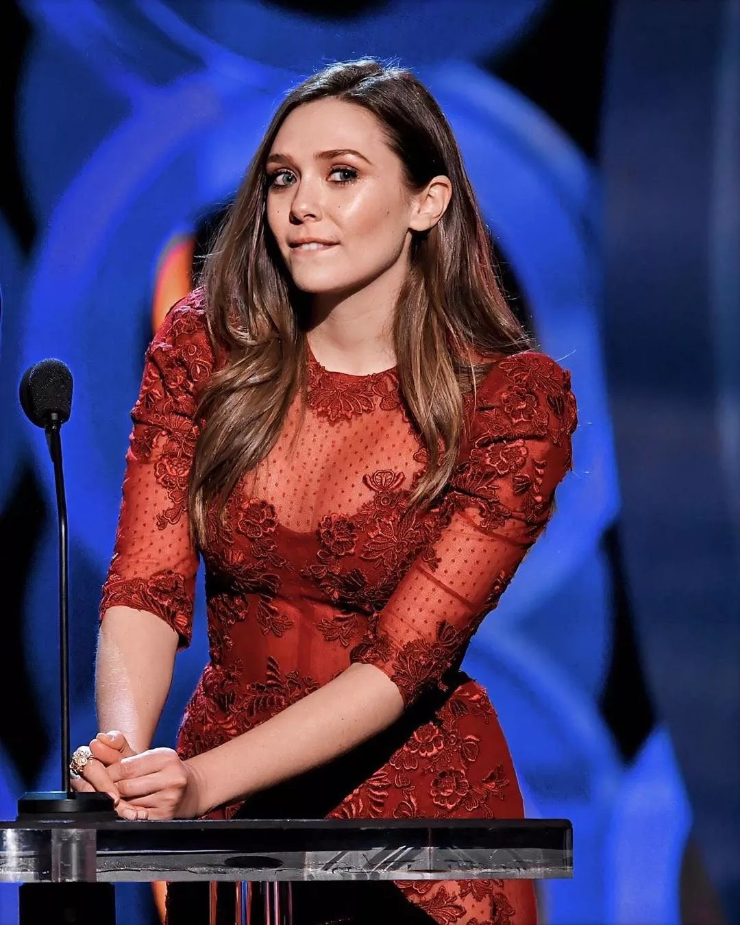 Elizabeth Olsen loves when I go bi for her