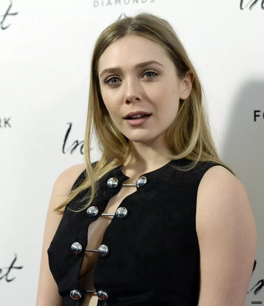 Elizabeth Olsen's delicious side boob.