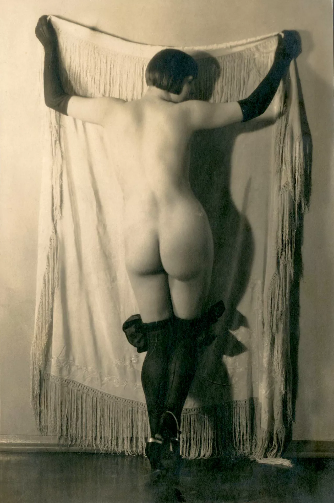 Ellen Sinding, 1930, Norwegian revue dancer