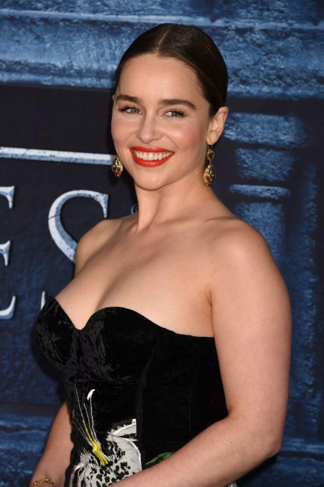 Emilia Clarke DSL‘s and jugs