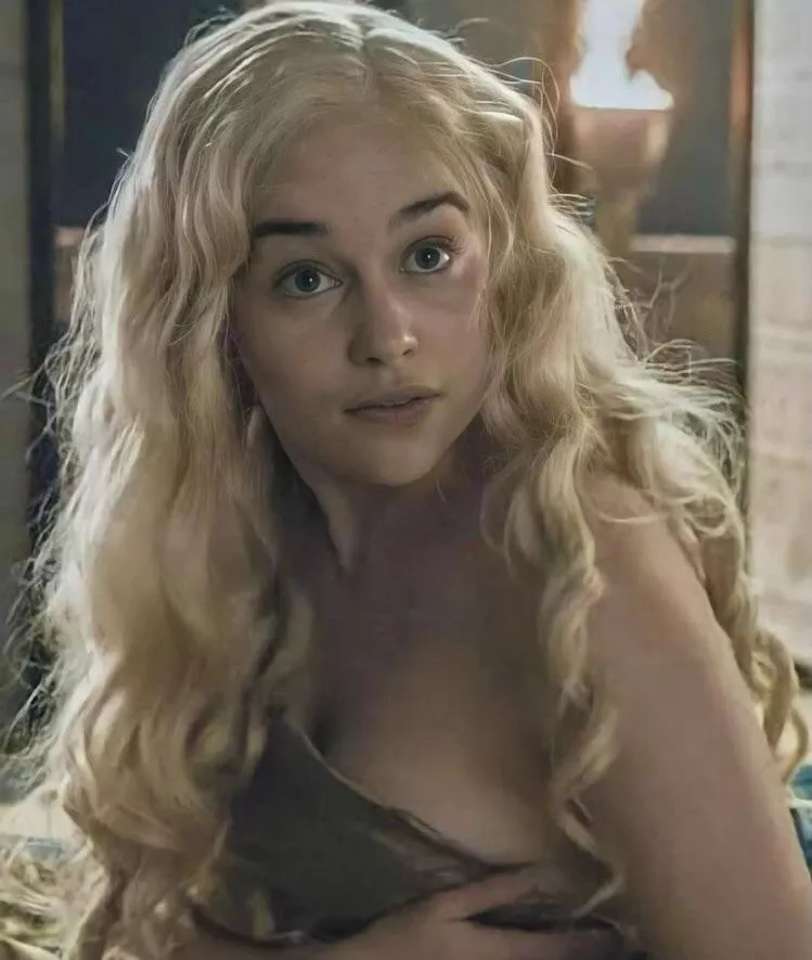 Emilia Clarke‘s face when she realize that she‘ll definitely get pregnant with all the cum inside her womb after a long creampie night with her fans…