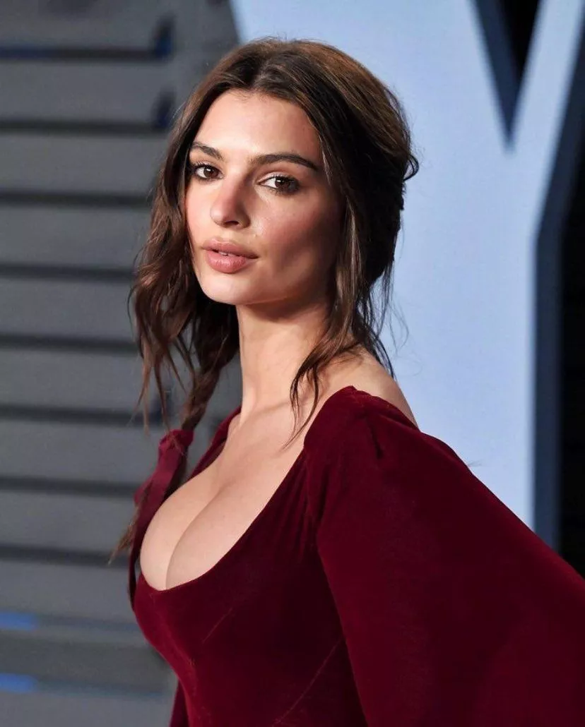 Emily Ratajkowski