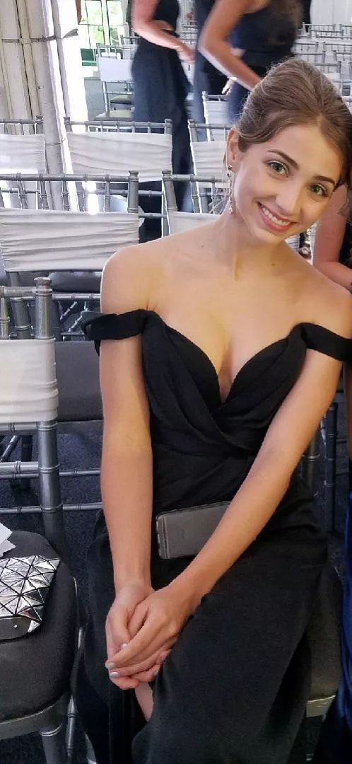 Emily Rudd in this dress drives me fucking crazy