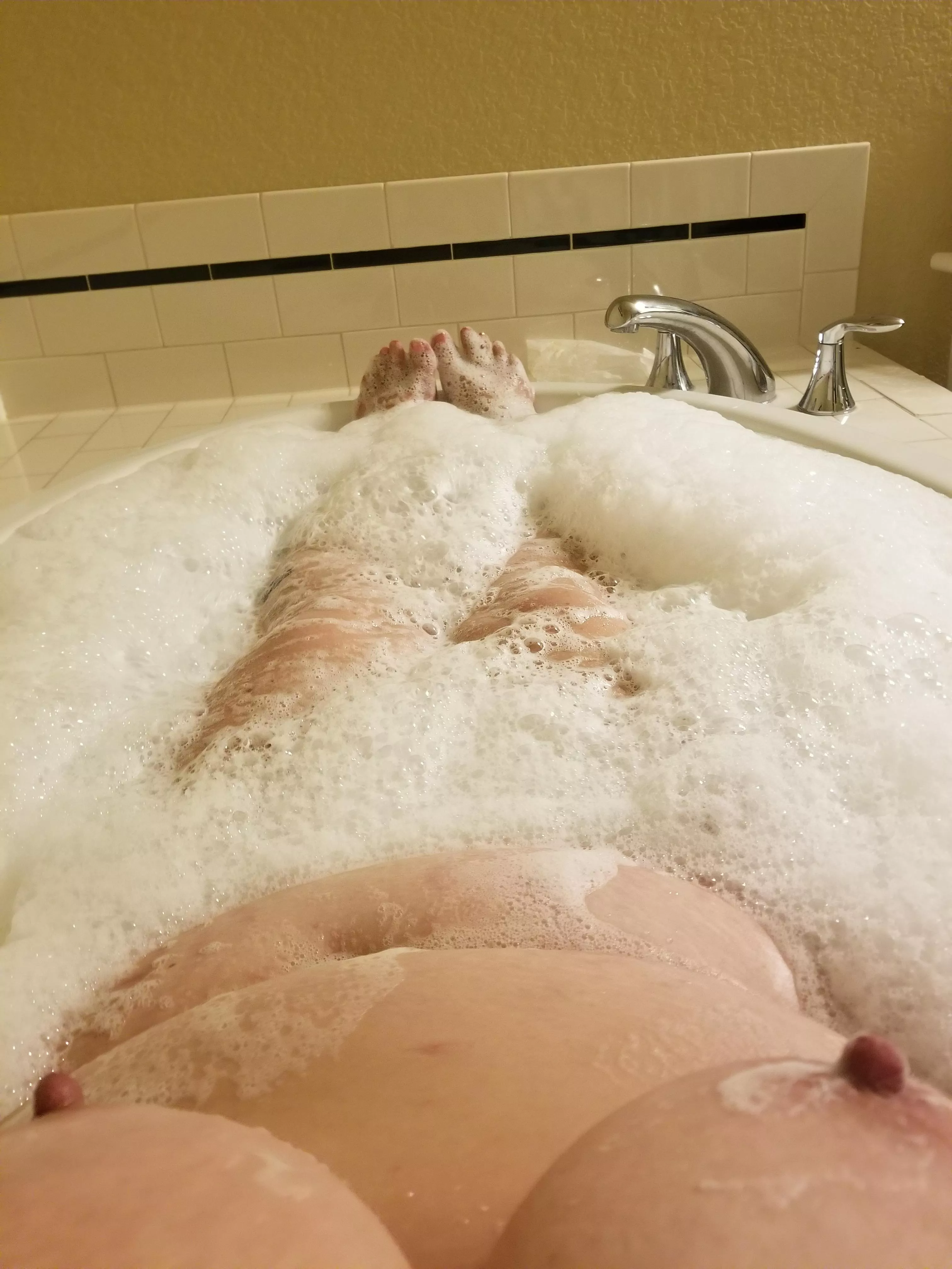 Enjoying the bathtub again, last night of vacation.