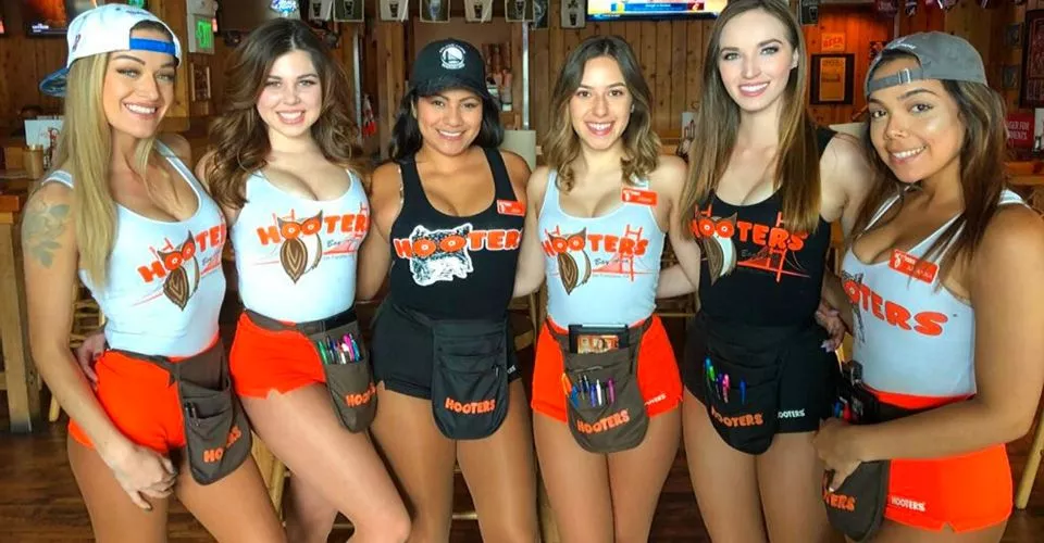 Even more Hooters girls