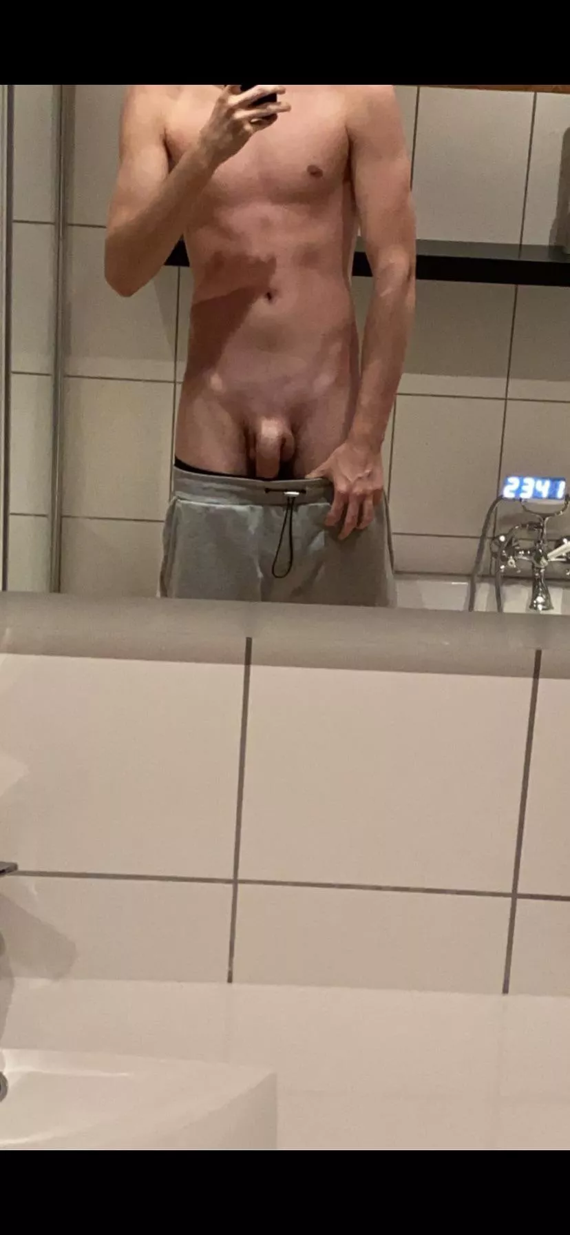 Every ⬆️ gets a free nude🤭 Im 18