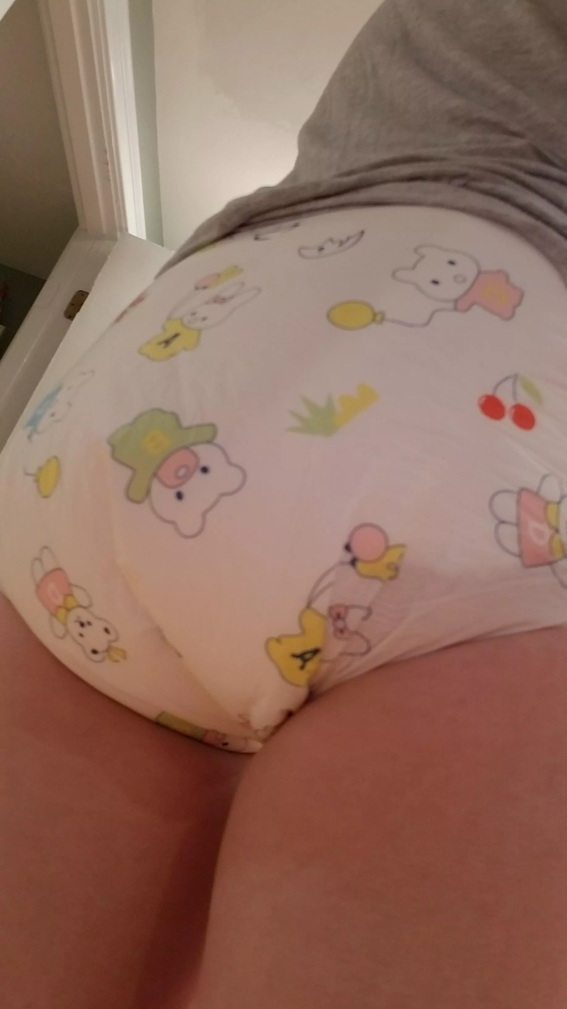 Everyone is showing their bum,.. I wanna show mine too!! .. Cute?? Maybe jus a lil??