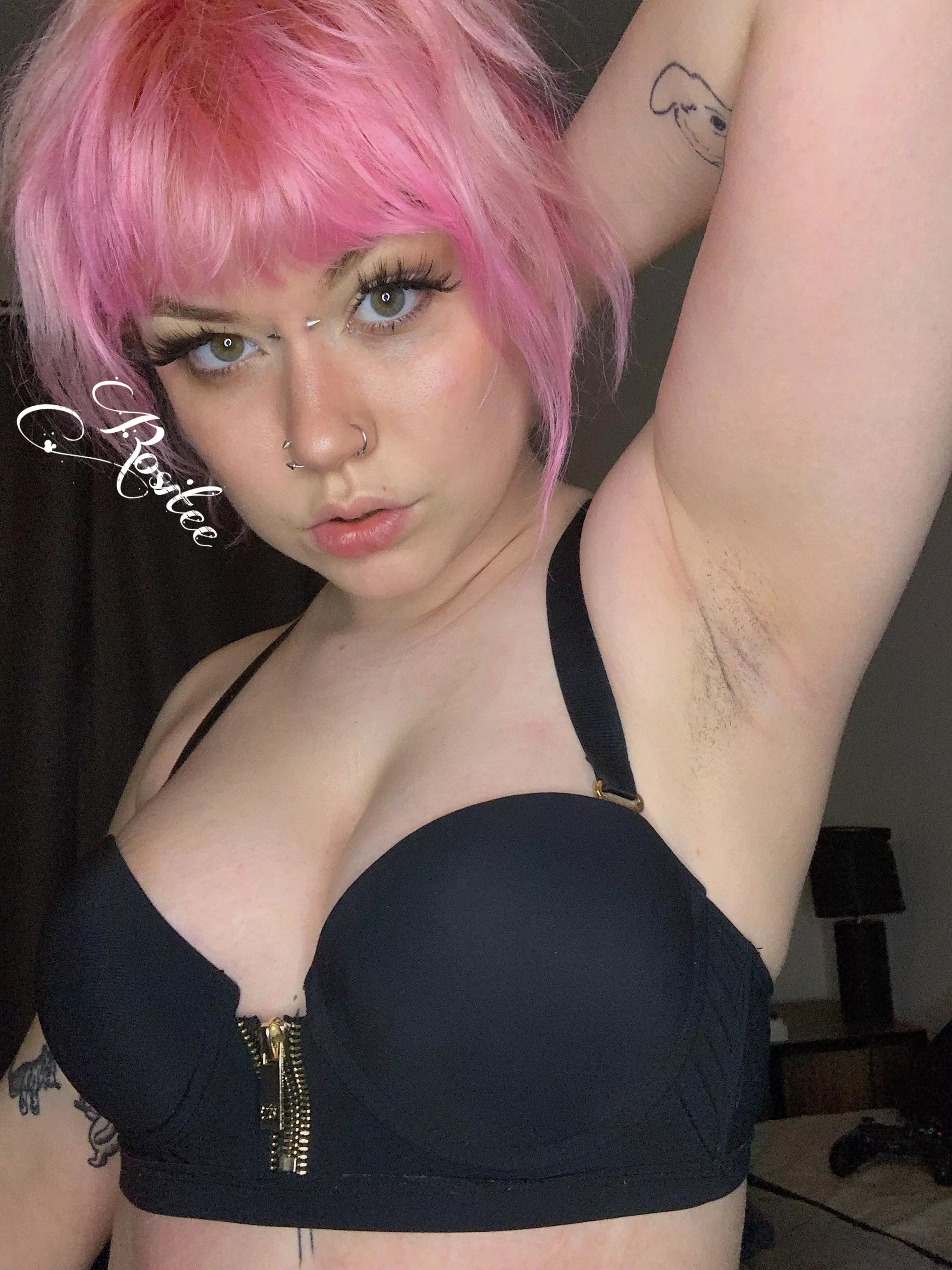 [F] [23] 💗💗 last photo set was cute 🥰