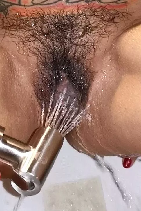 (F) Am showering with my pussy, wanna taste?