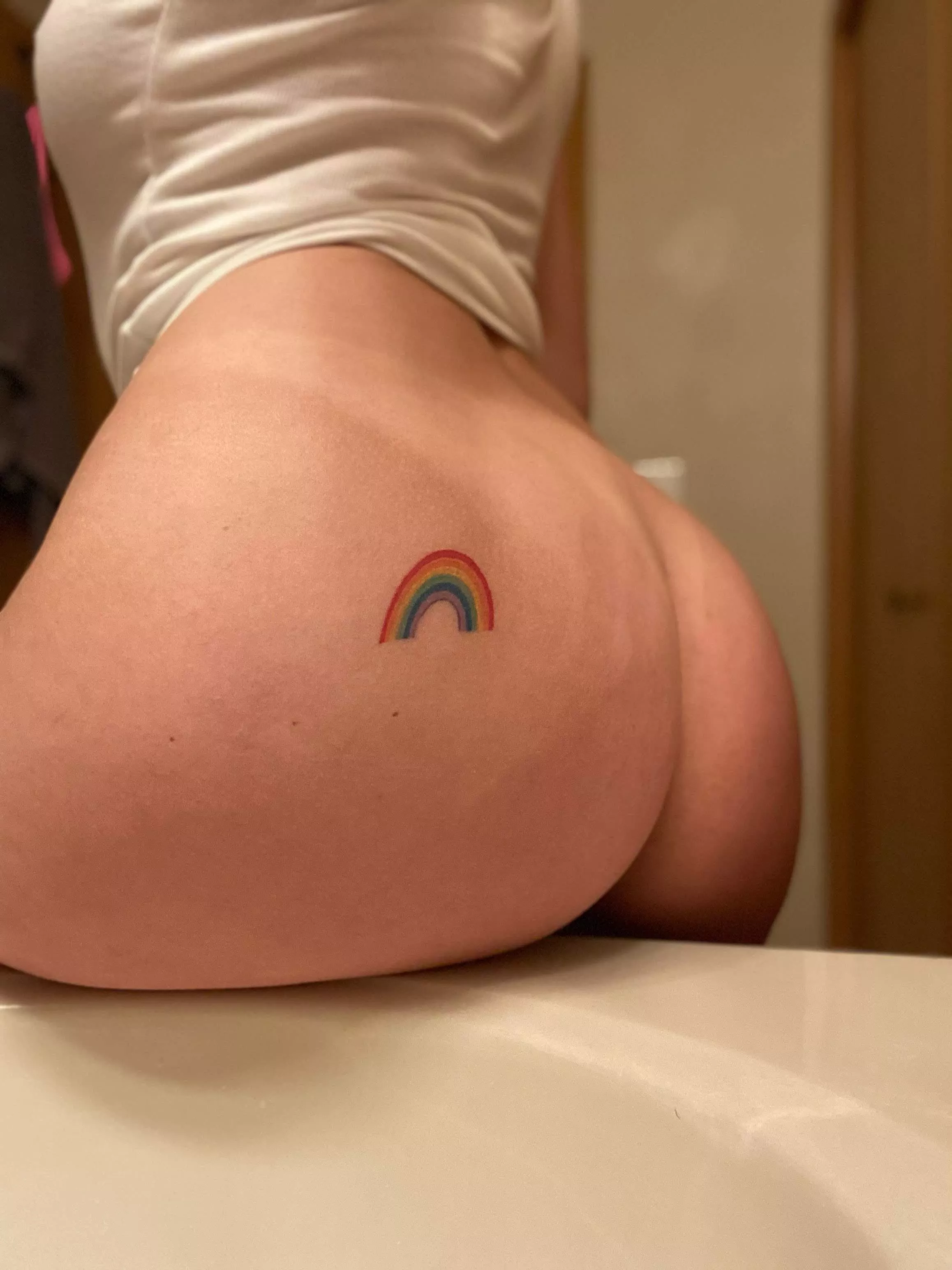 (F) Any ass men here? 🍑