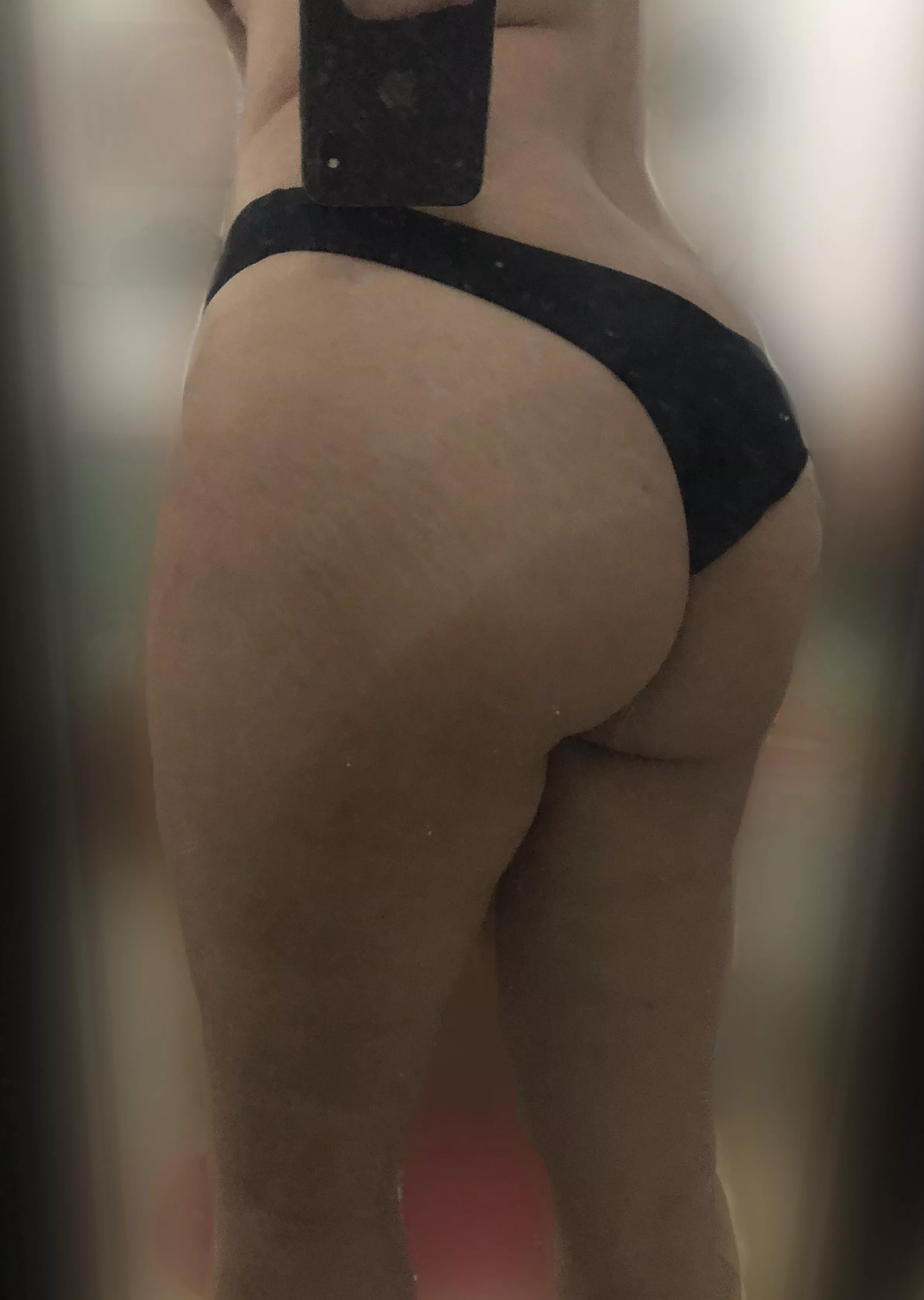 (f) Cause someone said I was â€œhidingâ€ it. So here ðŸ¥´ (I donâ€™t work out tho. Just I.F)