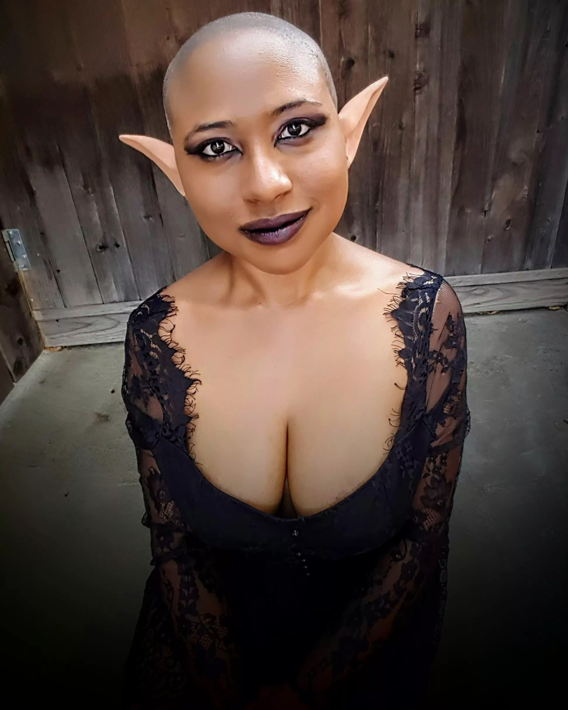 [F] Did a Gothic Elf Cosplay Recently. Felt magical af. Lowkey missing DnD too.