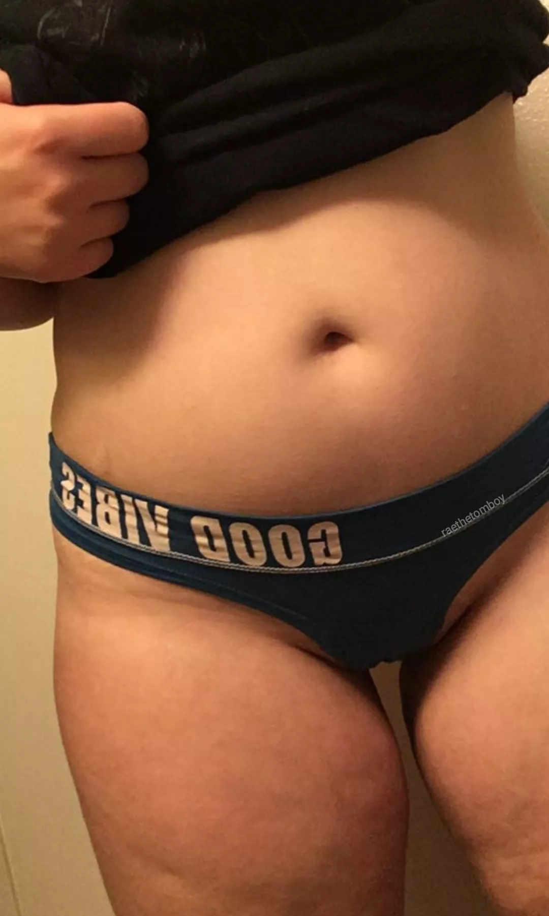 [F] Happy Monday! I'm tryna start the day with the right attitude - good vibes only~ What keeps you motivated on Monday morning?