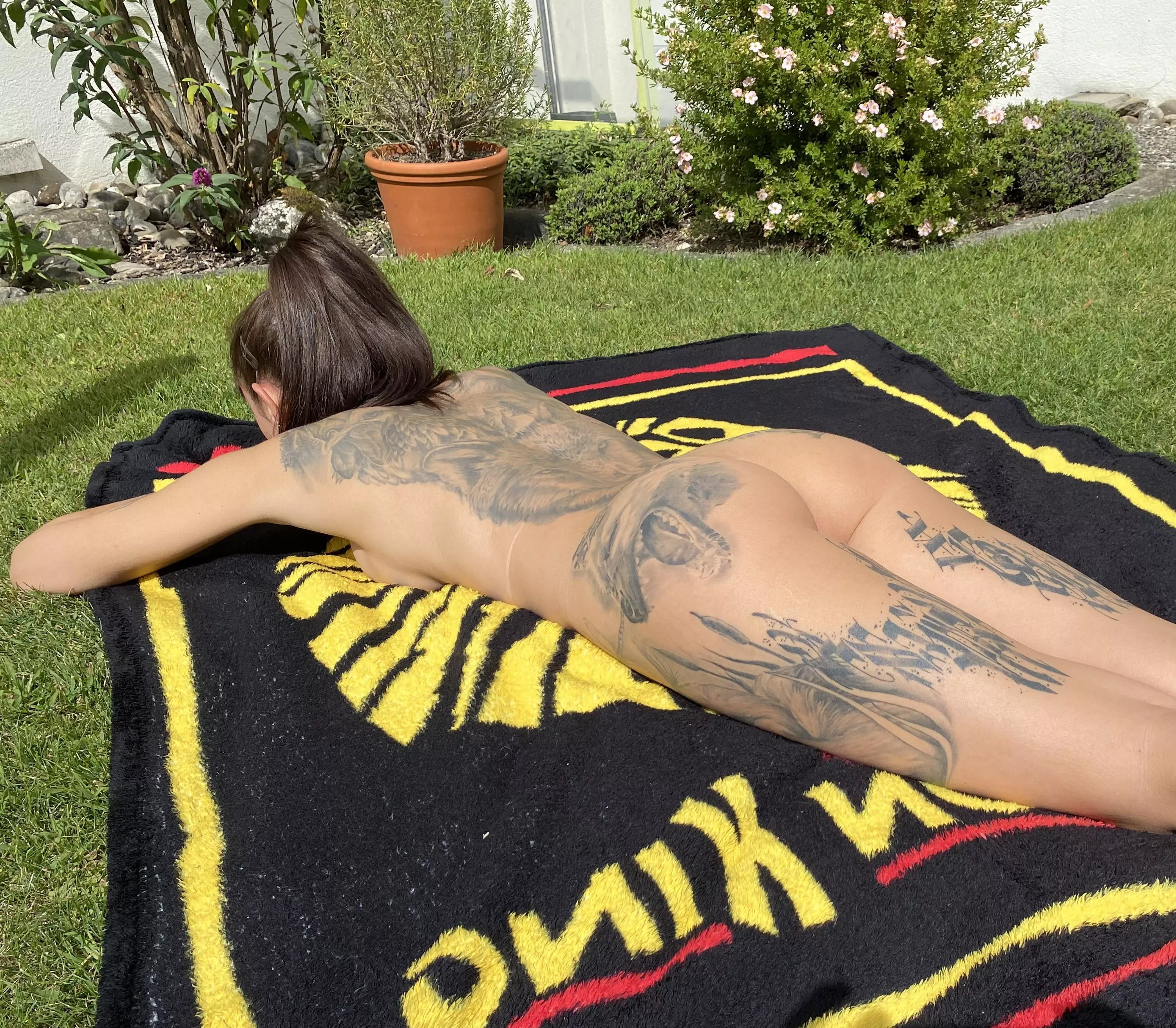 (f) sunbathing