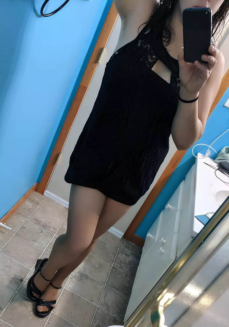 [F] Suntan pantyhose always make an outfit look better!