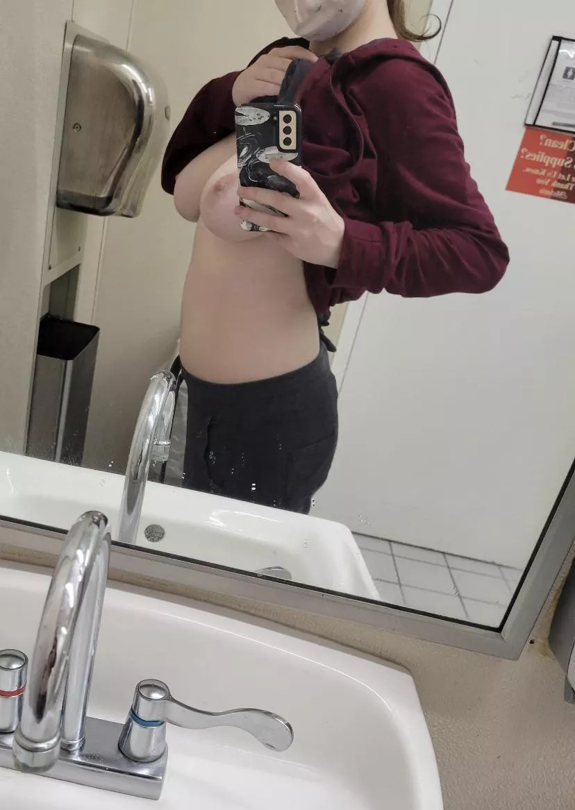 F(19) Getting a little risky in public hope you enjoy