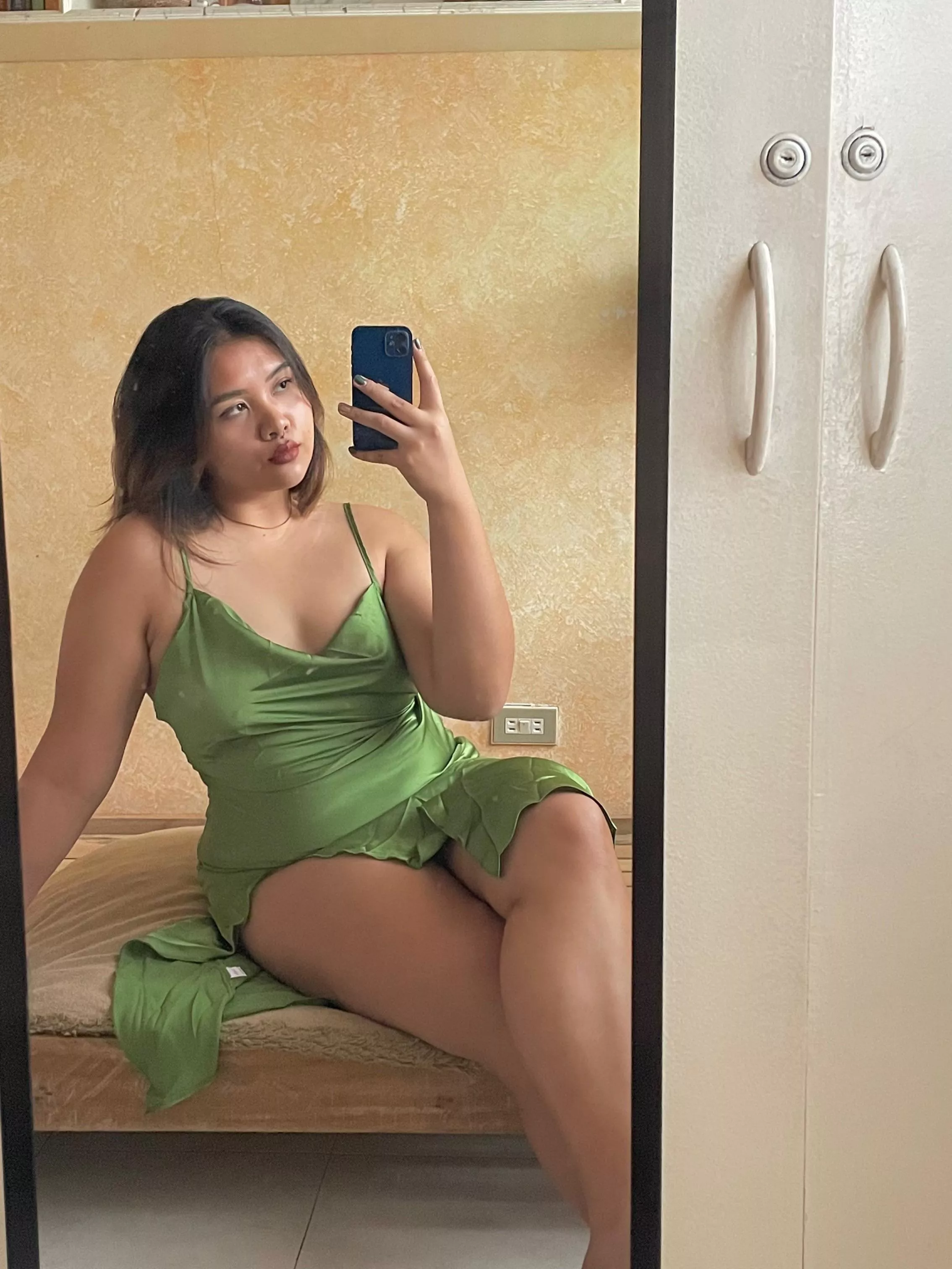 F19. Oh hey, does anyone rlly like thicker Filipinas?ðŸ¥²