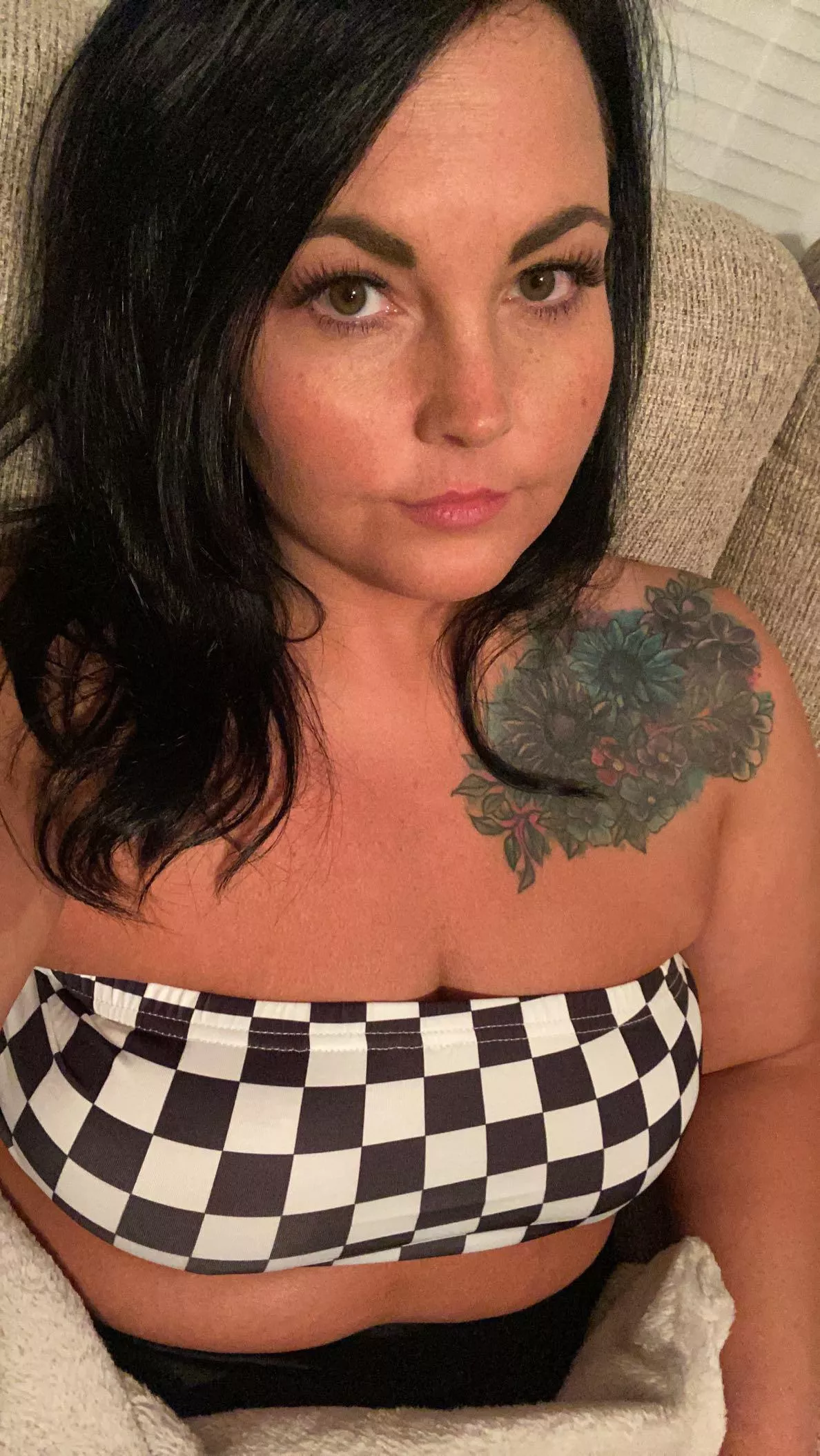 [f36] relaxing evening on the couch.