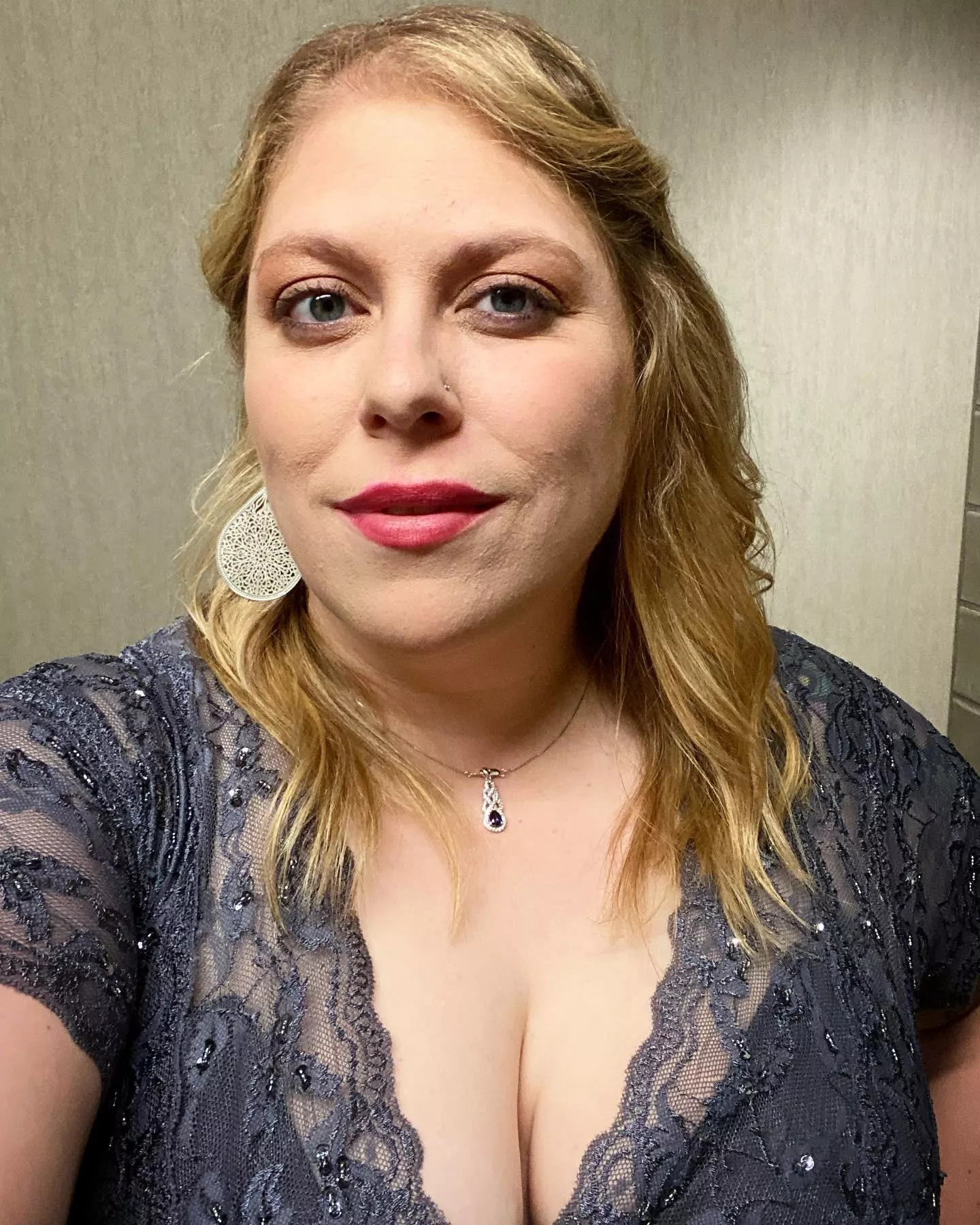 Fancy date ready. Who wants to take me out? ðŸ˜˜